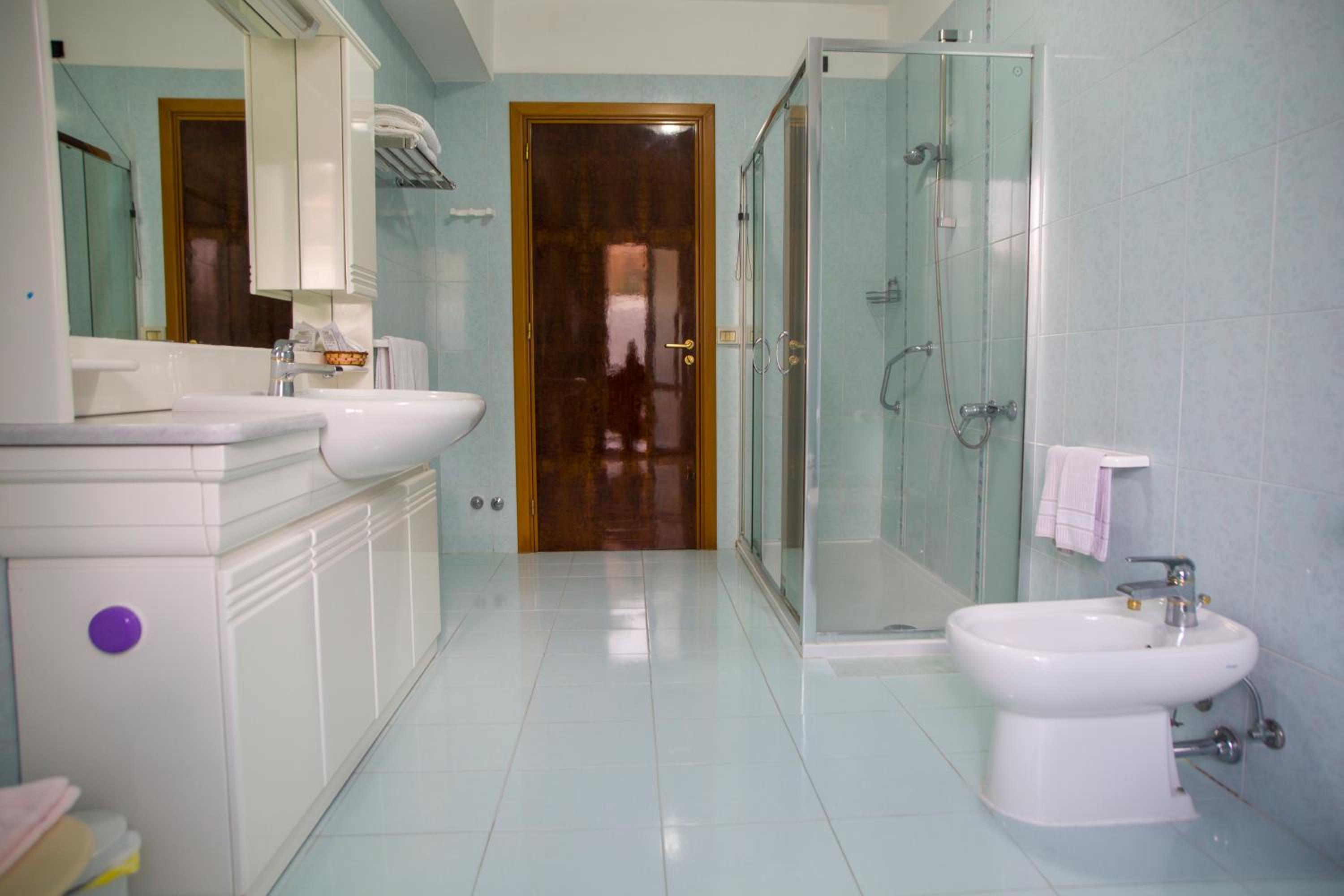 Standard Double Room - Photo 5