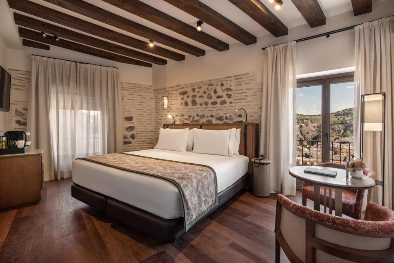 Deluxe Room with views photo 3