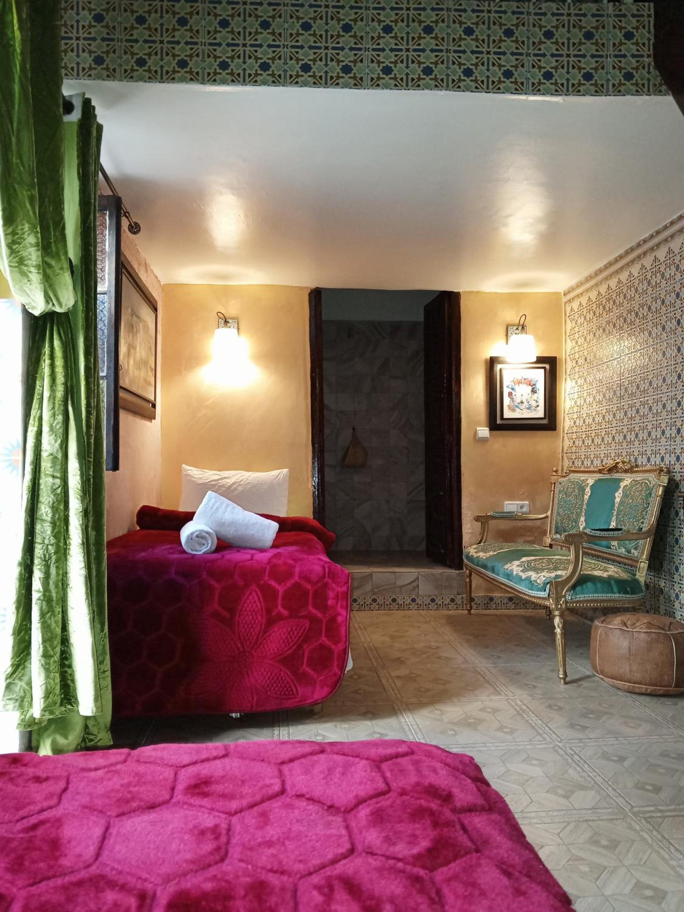 Quadruple Room with Bathroom - Photo 3