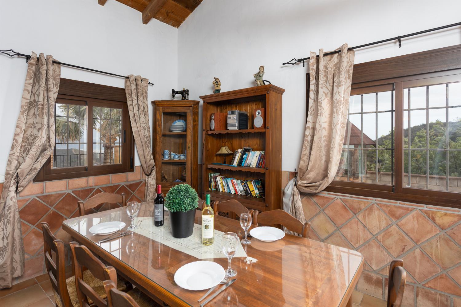Villa photo 3
