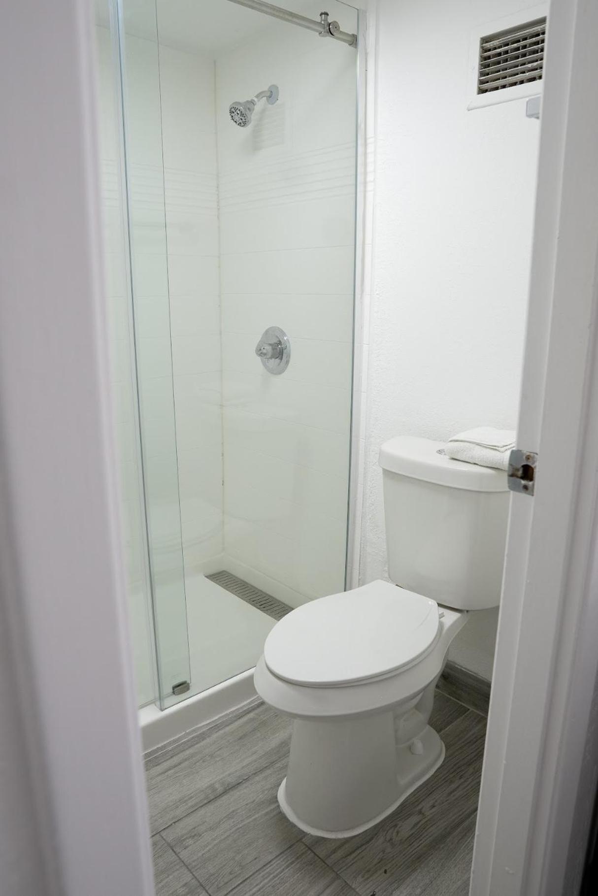 Deluxe King Room - Photo 3