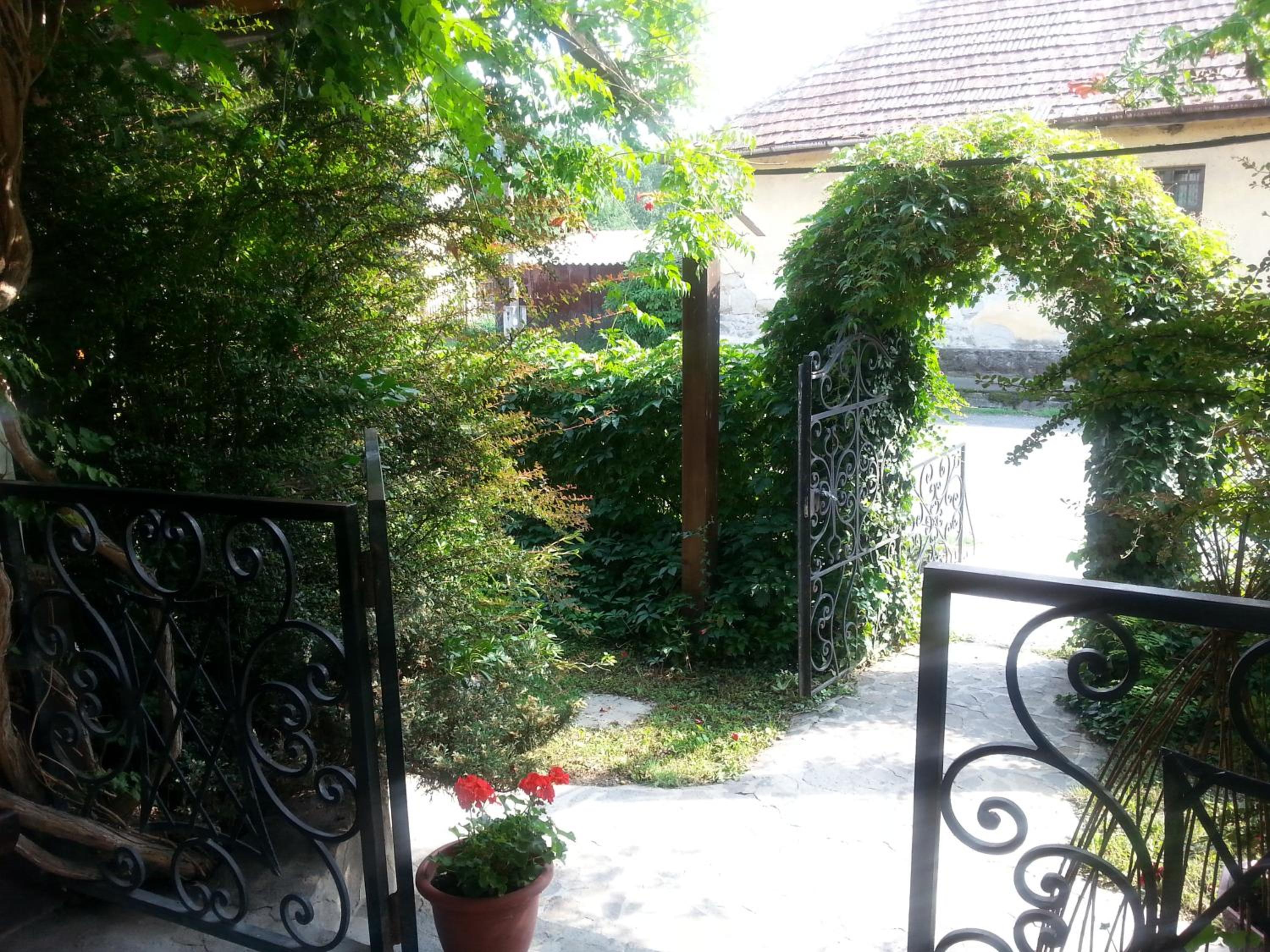 Deluxe Double or Twin Room - Photo 16