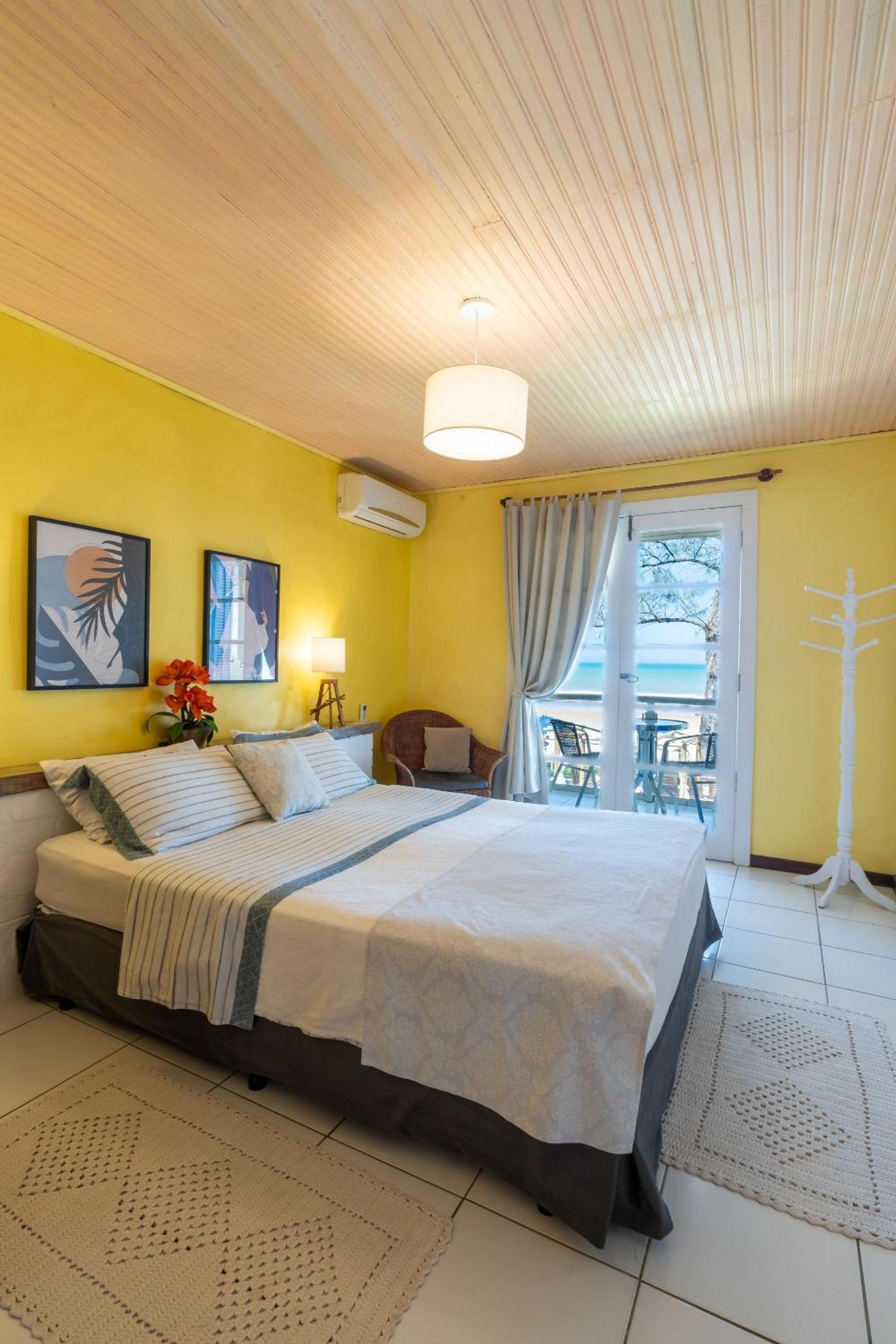 Suite - Photo 11