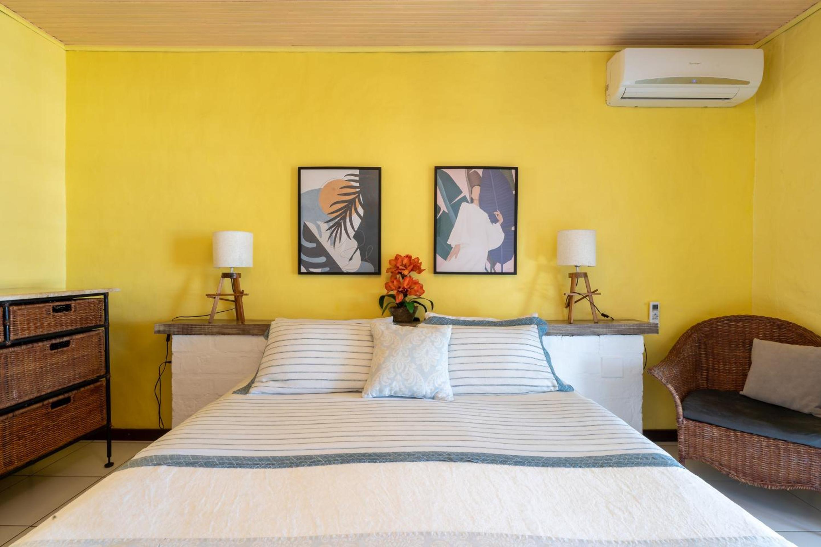 Suite - Photo 10