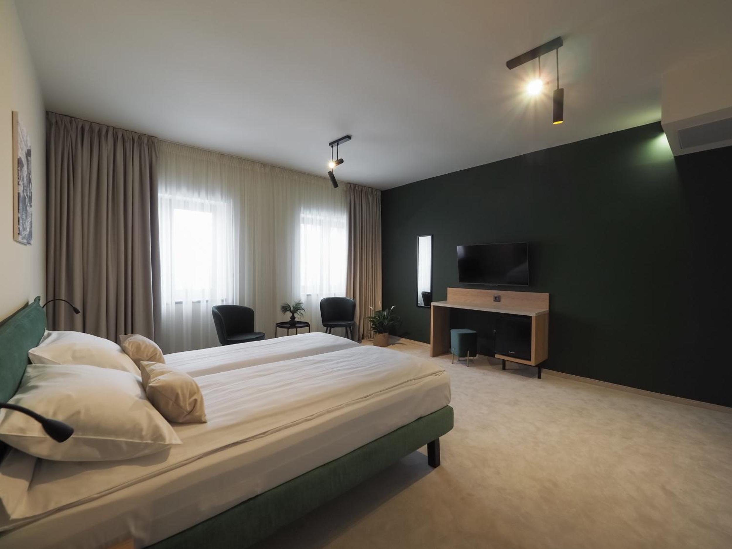 Deluxe Double or Twin Room - Photo 4