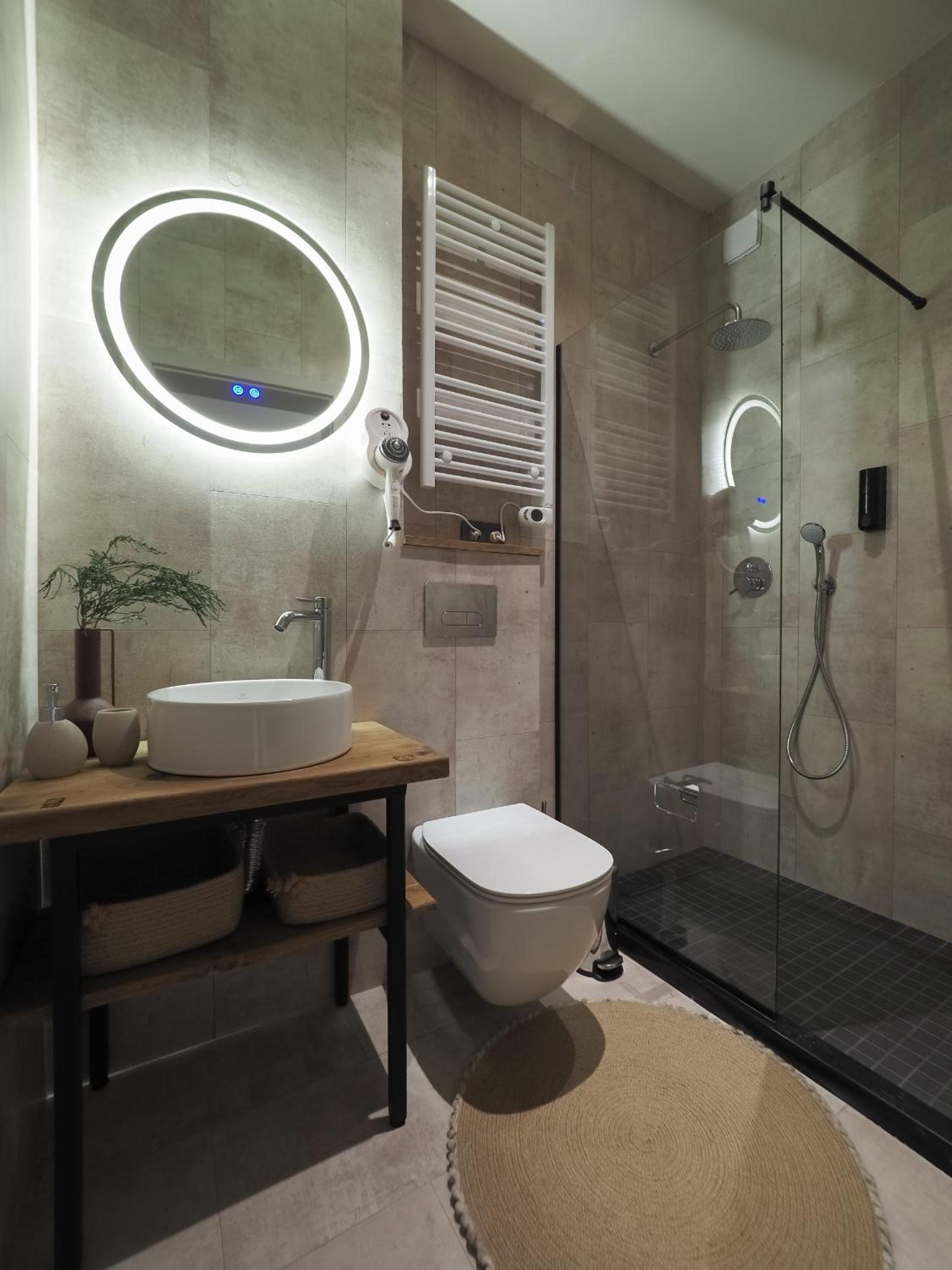 Deluxe Double or Twin Room - Photo 8