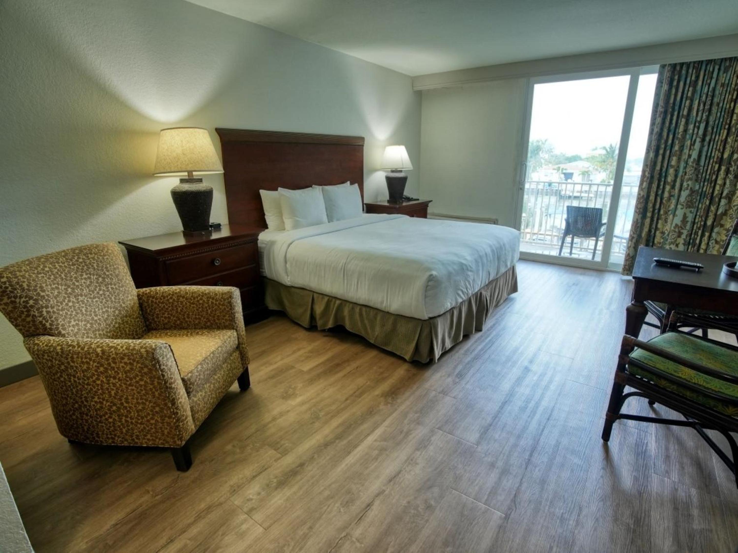 King Room - Non-Smoking - Photo 3