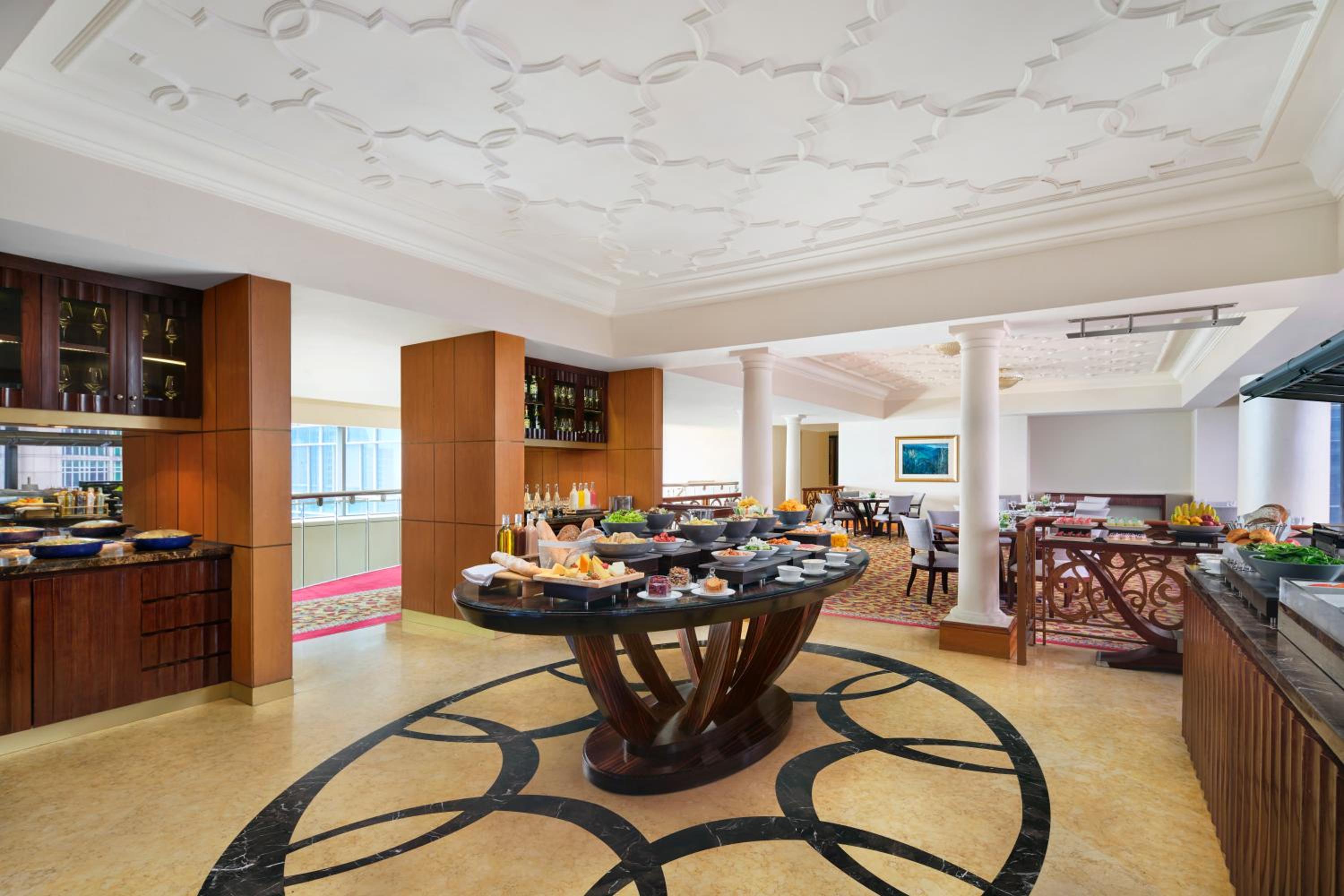 Grand Studio (Club Lounge Access), 1 King Bed, City View - Photo 2