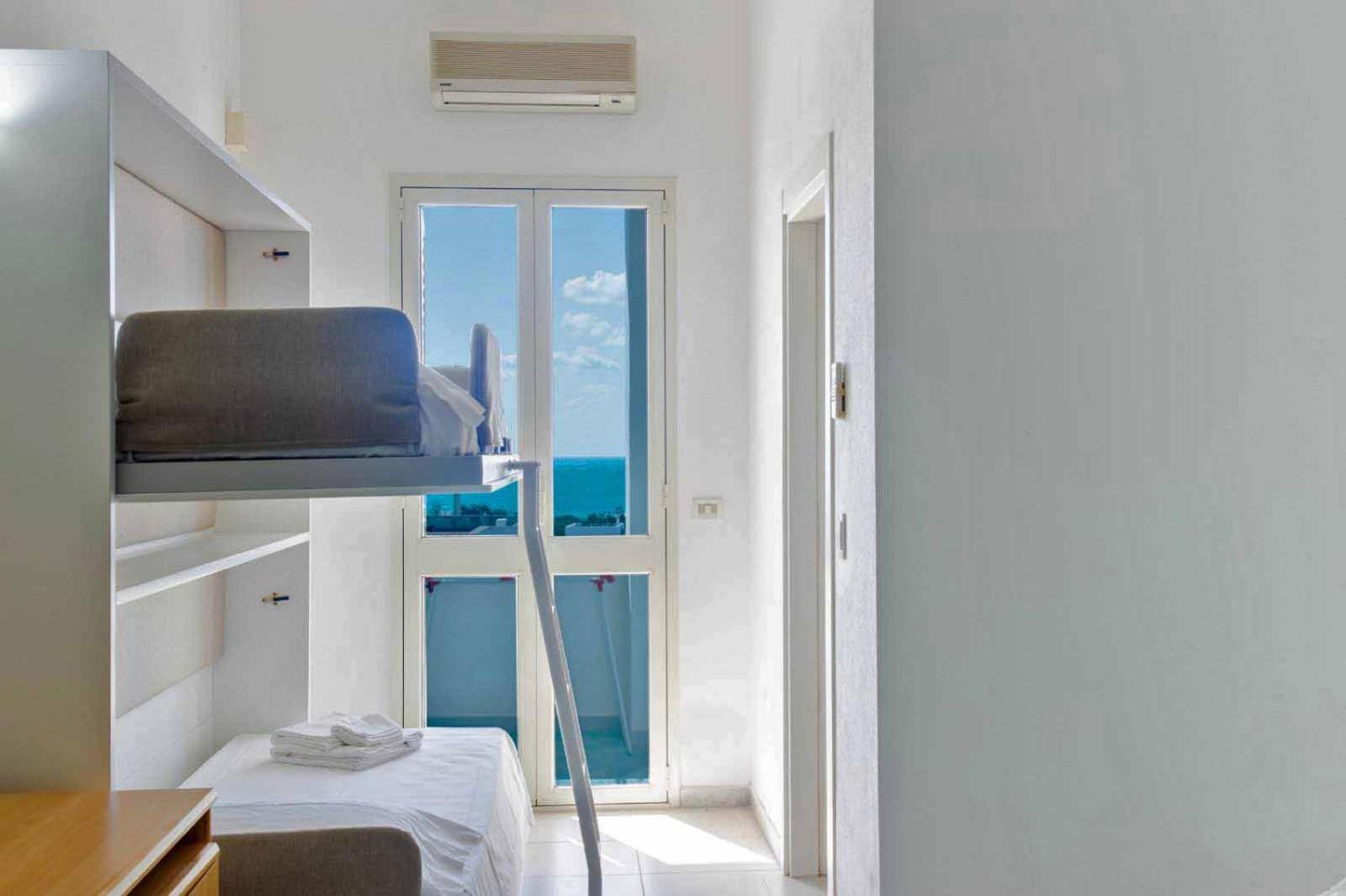 Quadruple Room with Sea View photo 2
