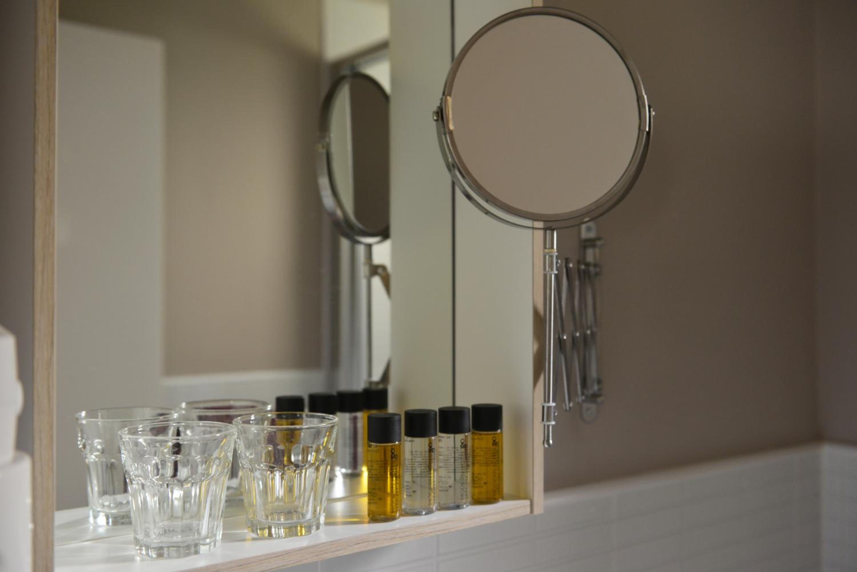 Twin Room - Photo 56