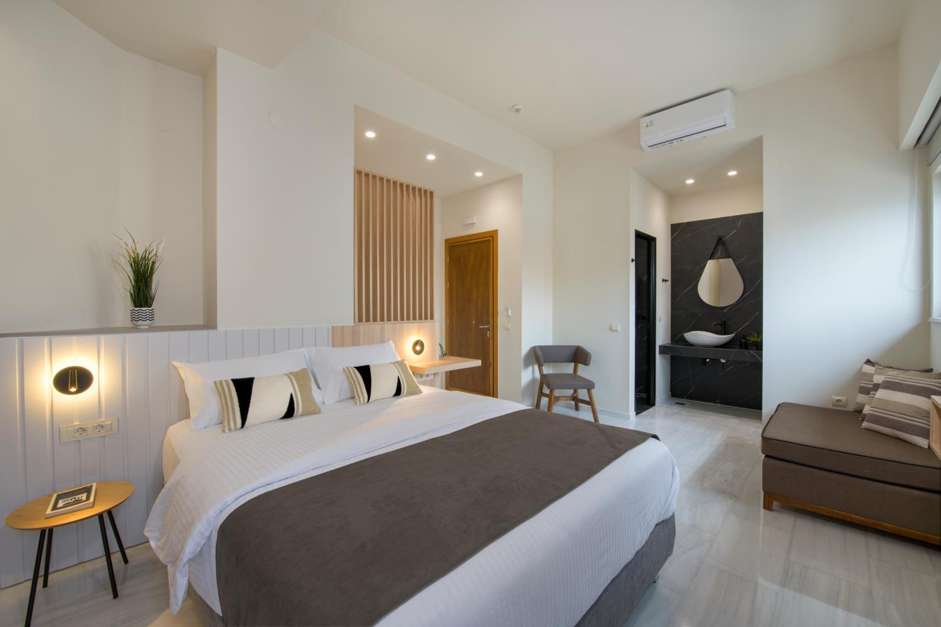 Deluxe Double Room with Balcony and Sea View