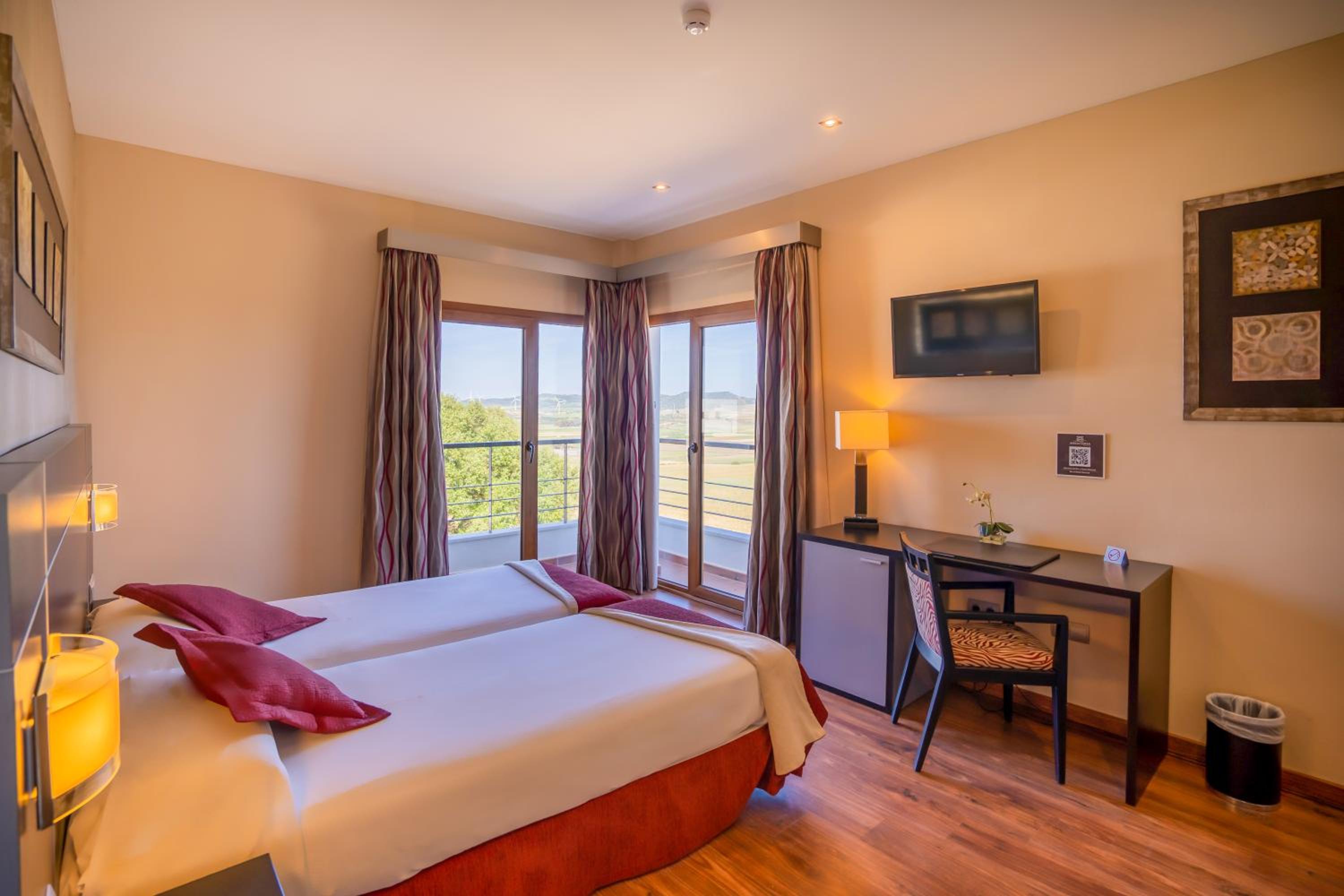 Triple Deluxe Room (3 adults)