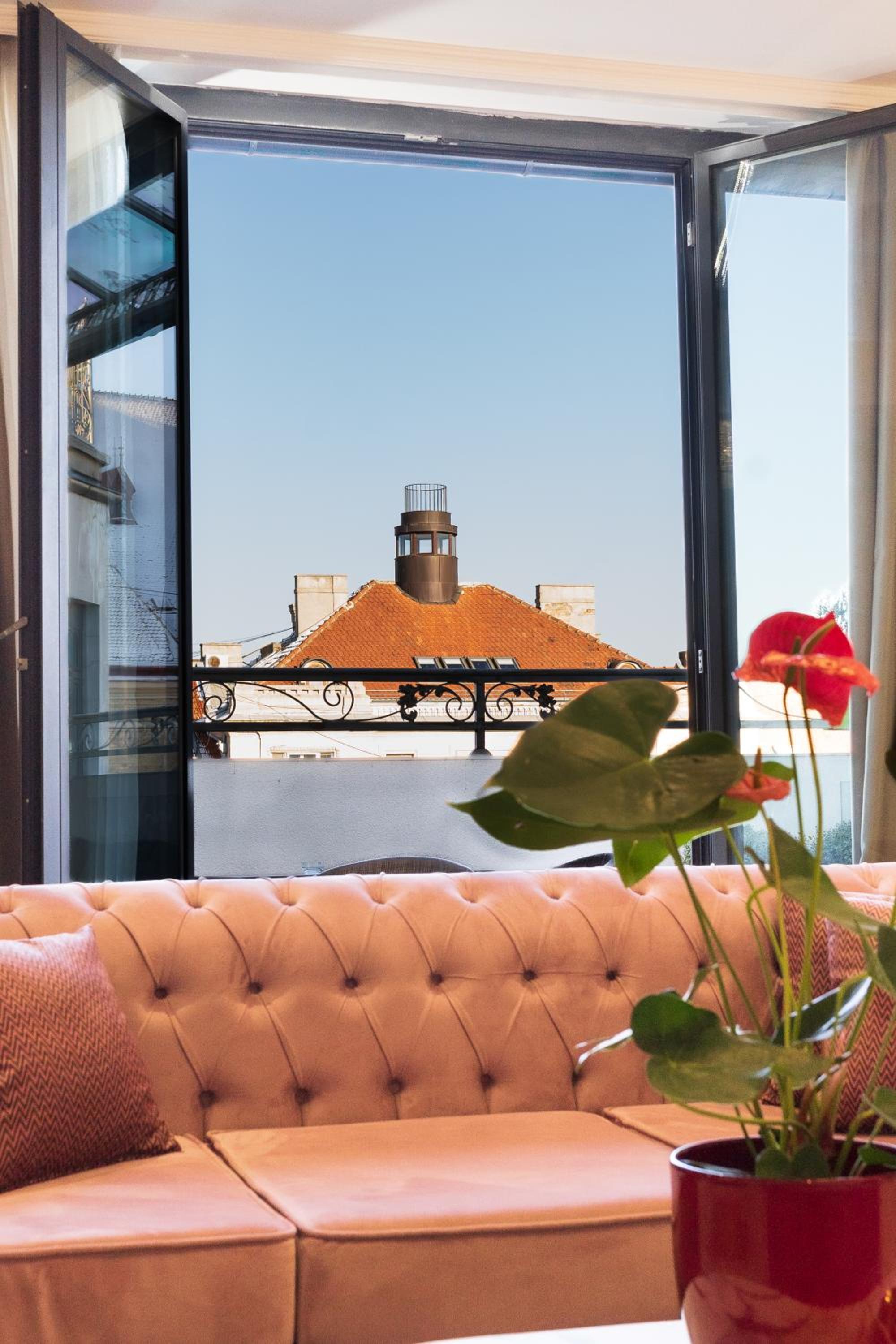 King Suite with Balcony photo 3