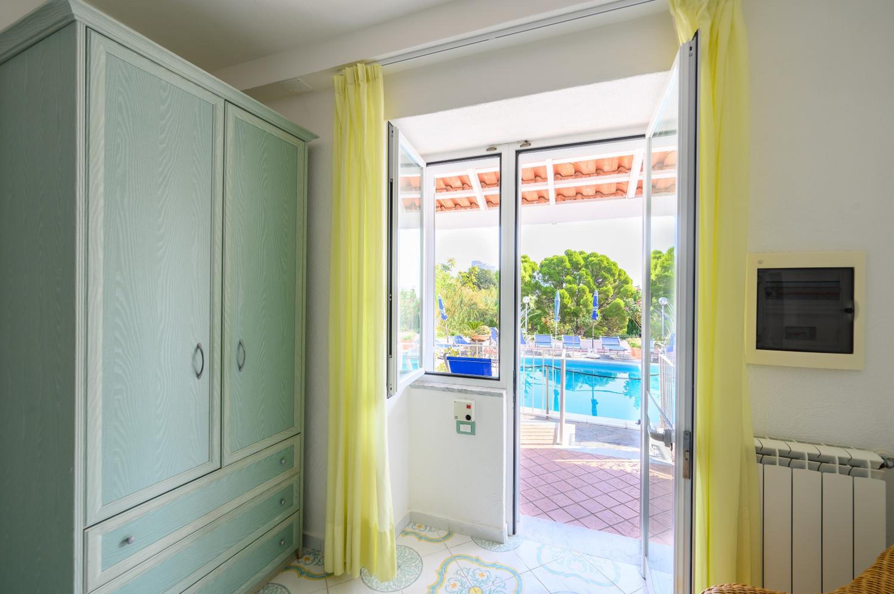 Quadruple Room - Photo 14