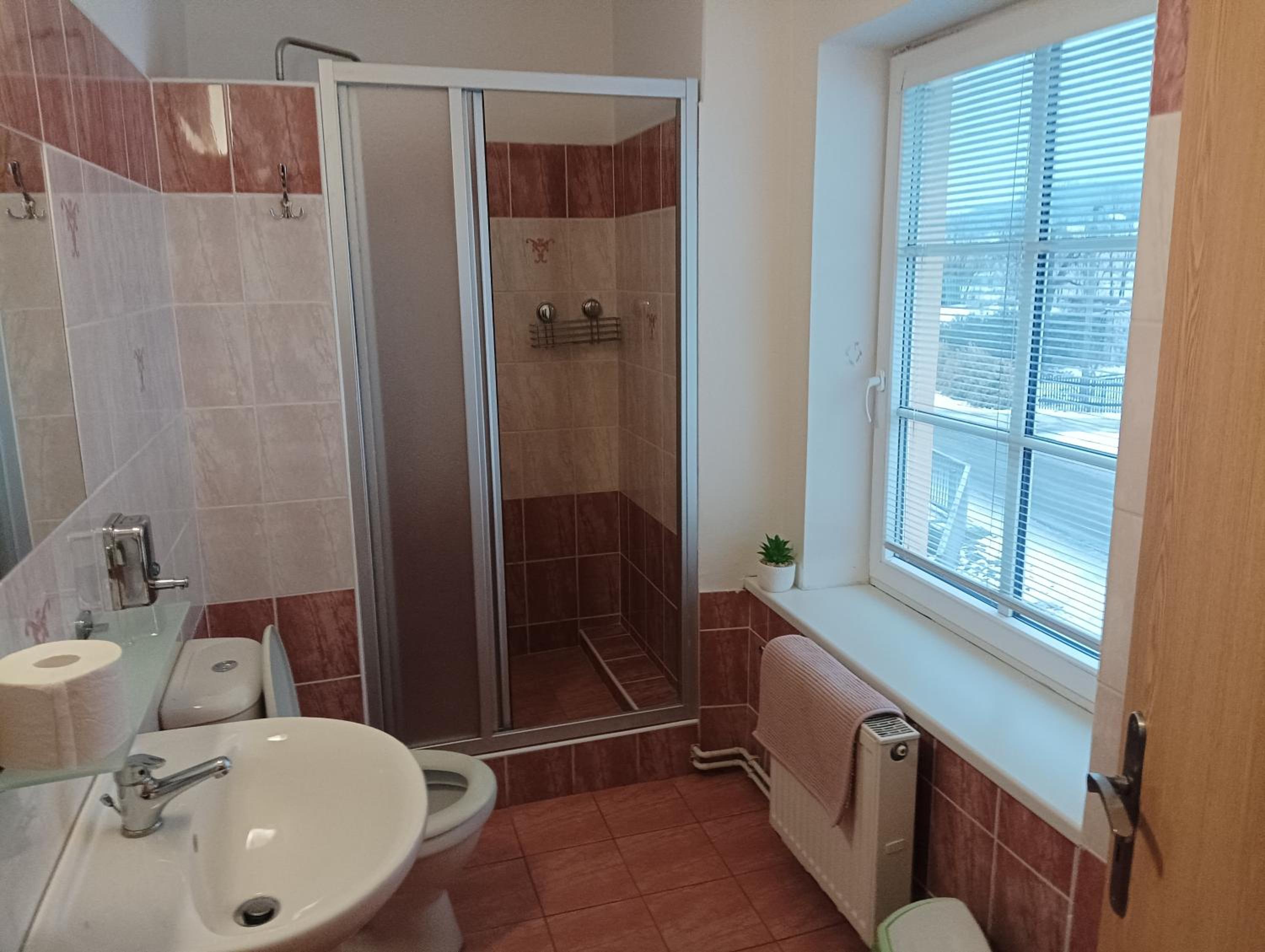 Twin Room - Photo 3