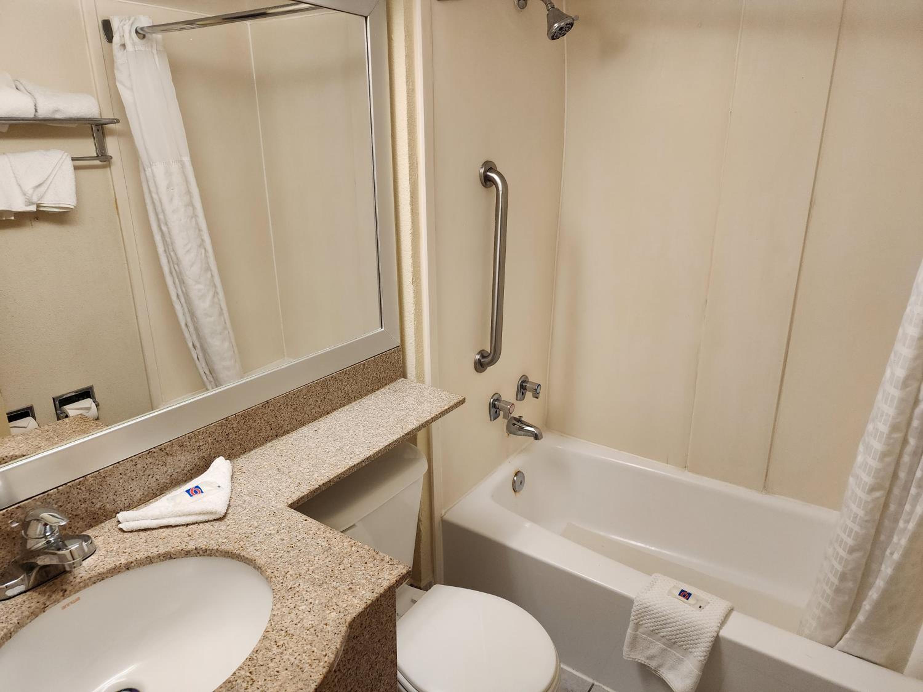 Quadruple Room with Bathroom photo 2