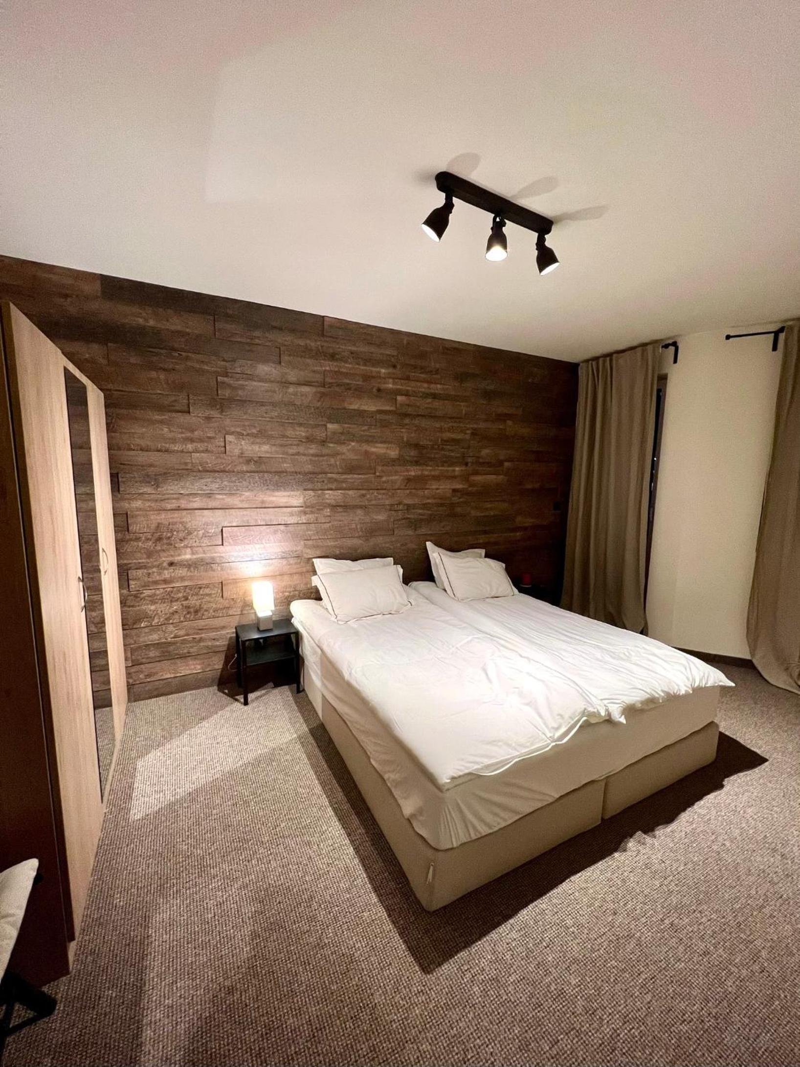 One-Bedroom Apartment with Balcony photo 2