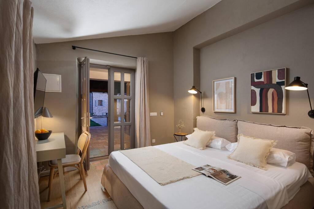 Villa photo 1