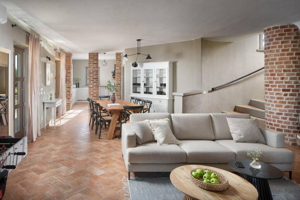 Villa photo 2