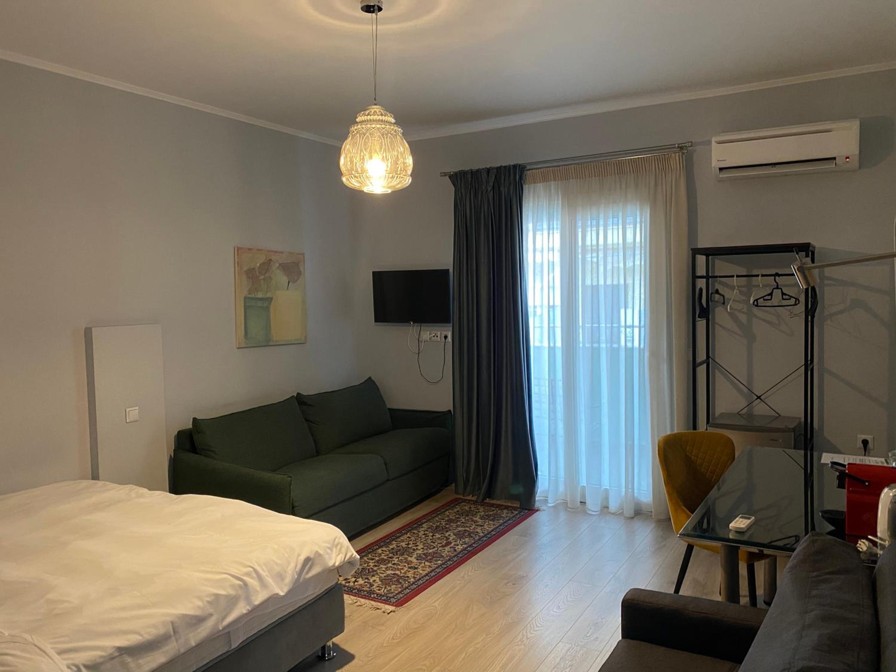 Junior Suite with Balcony - Photo 2