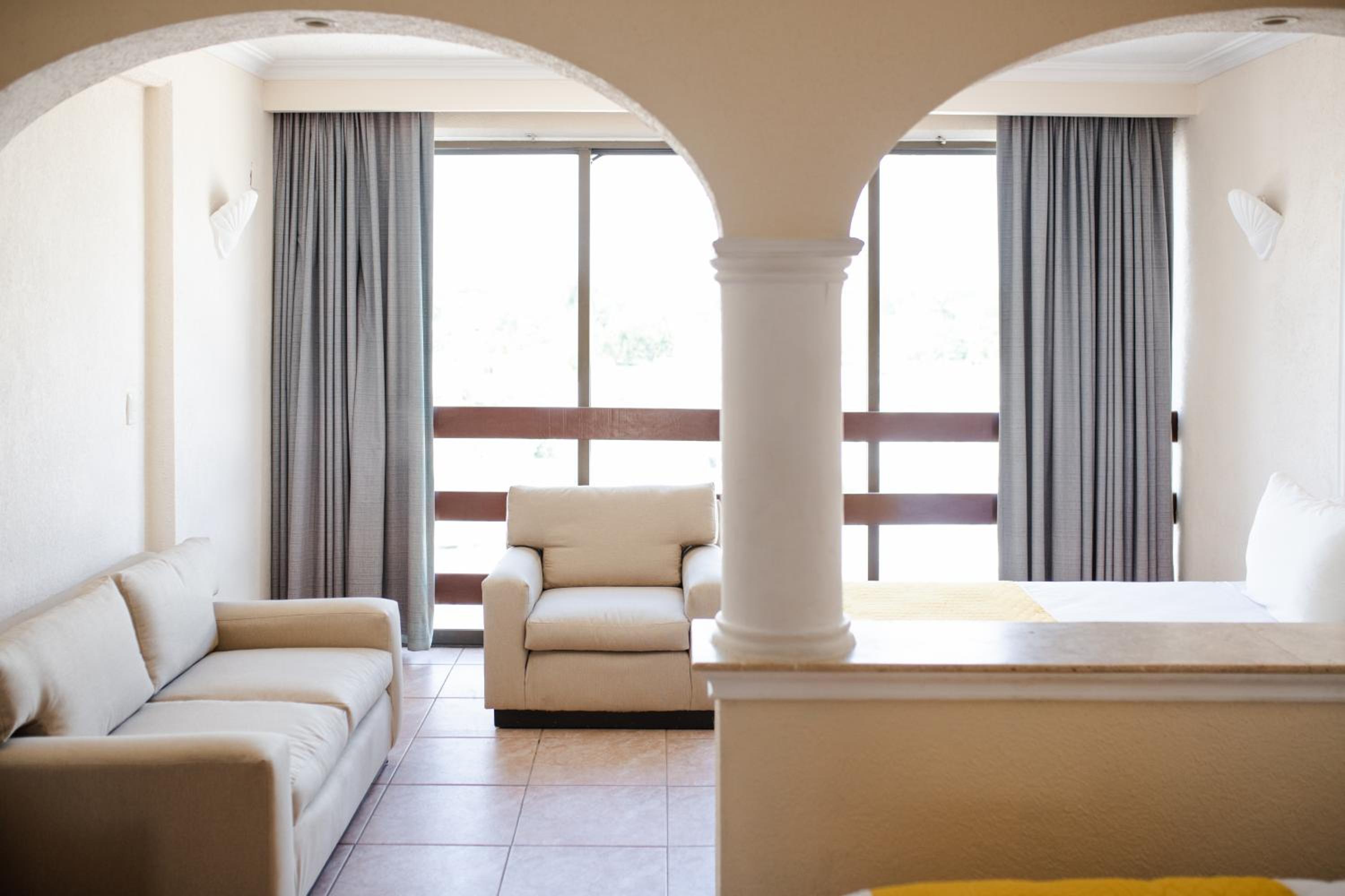 Family Room - Photo 7
