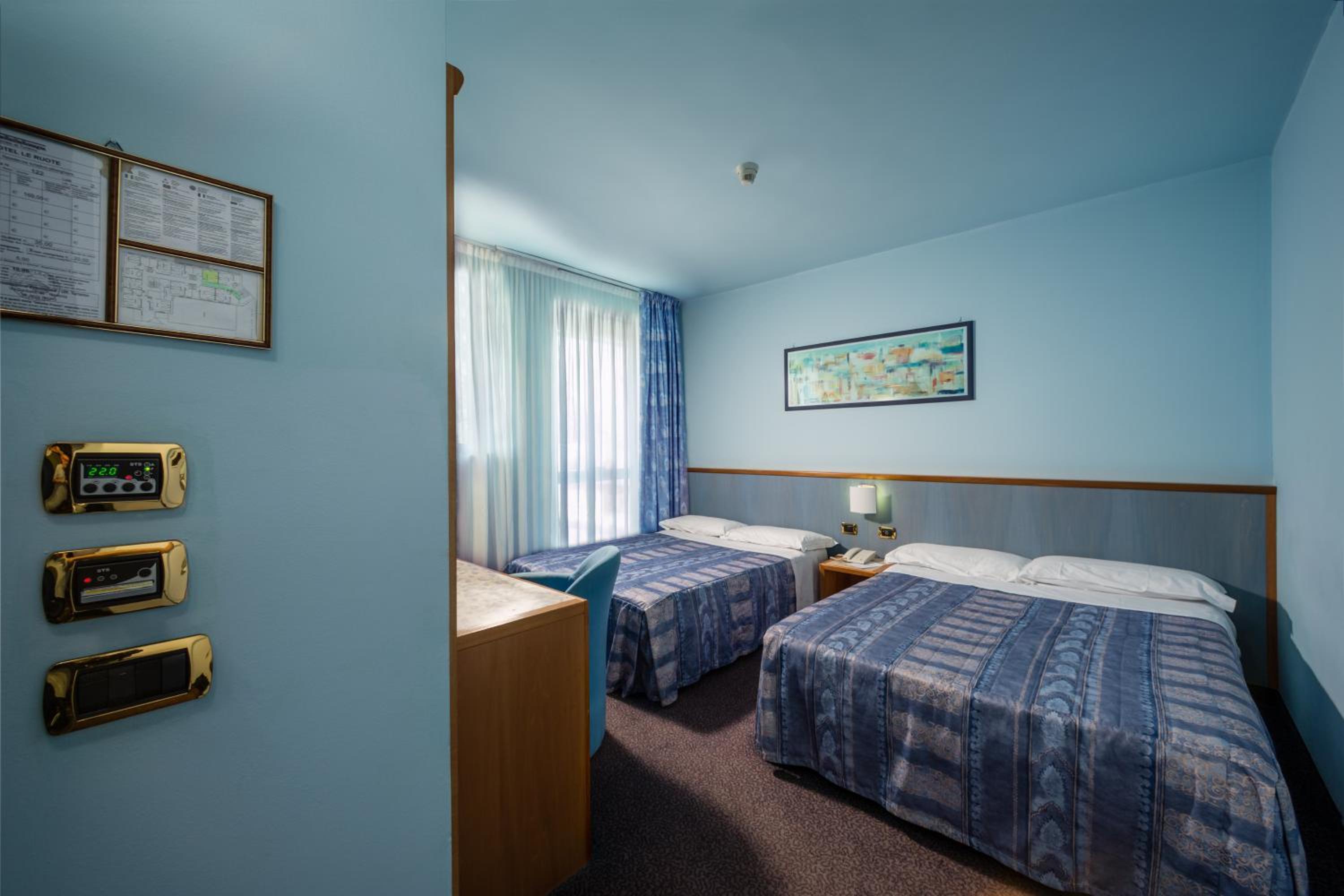 Standard Double Room - Photo 4