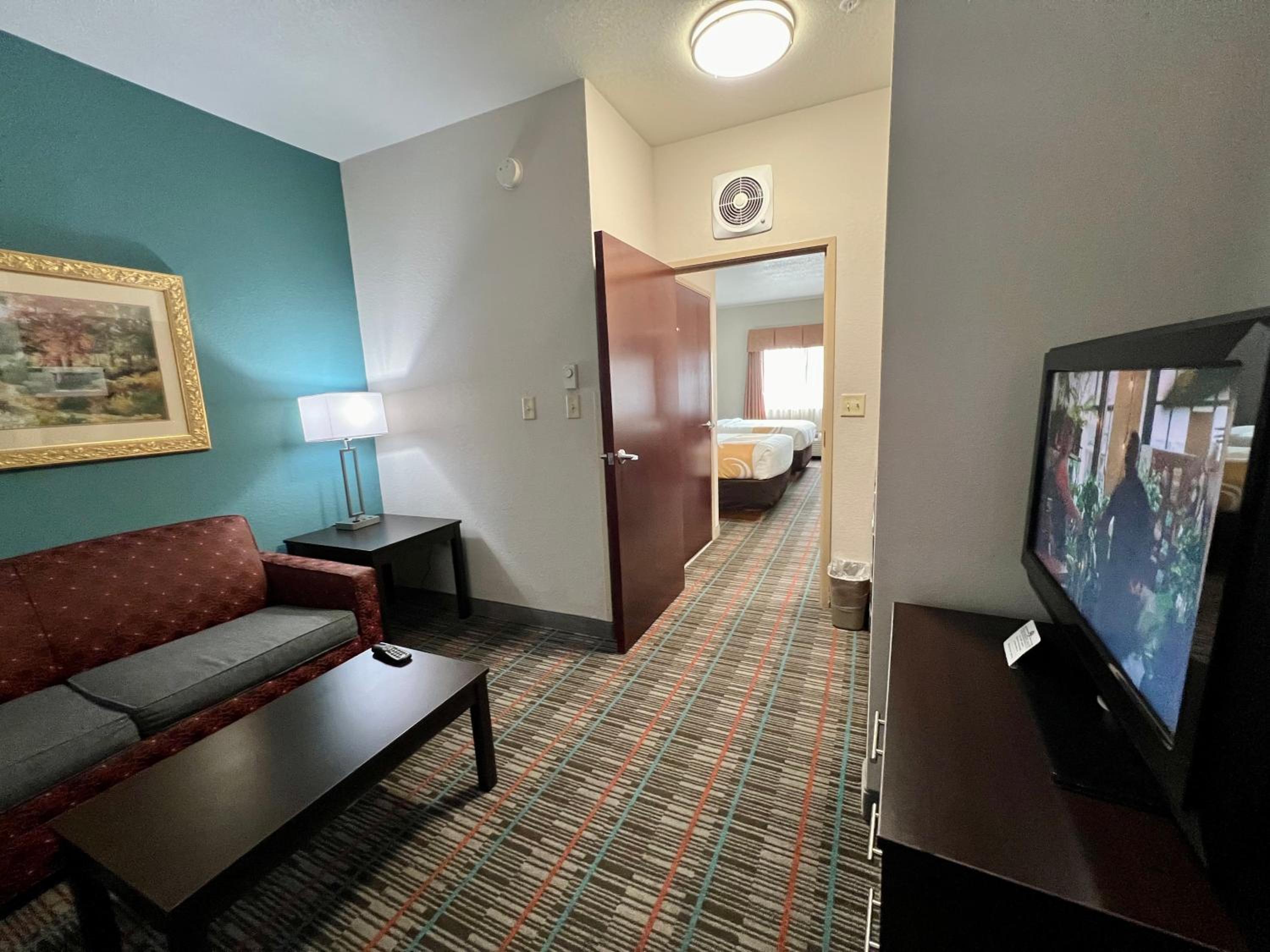 Queen Suite with Two Queen Beds - Non-Smoking - Photo 1
