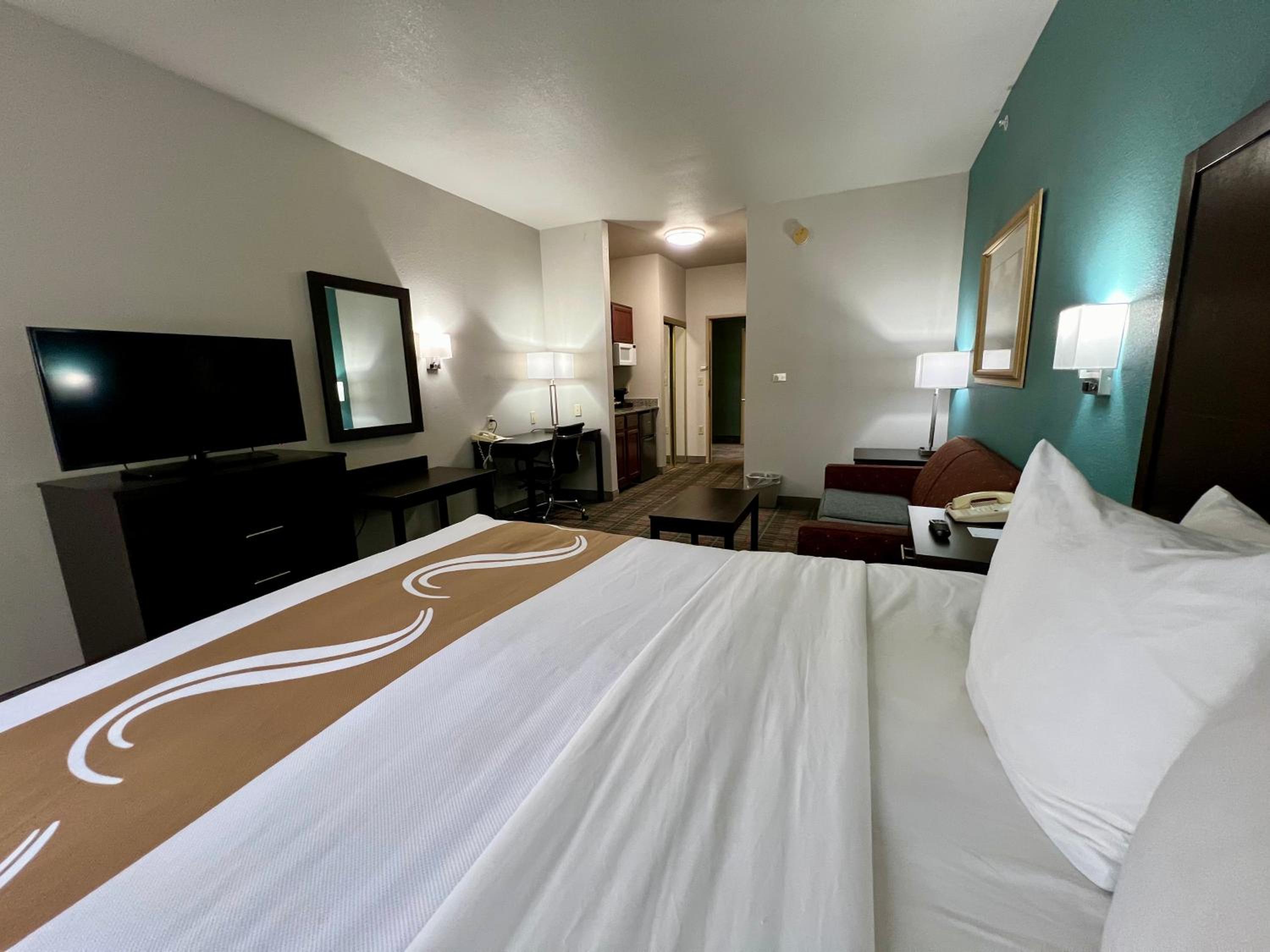 King Room - Non-Smoking - Photo 2
