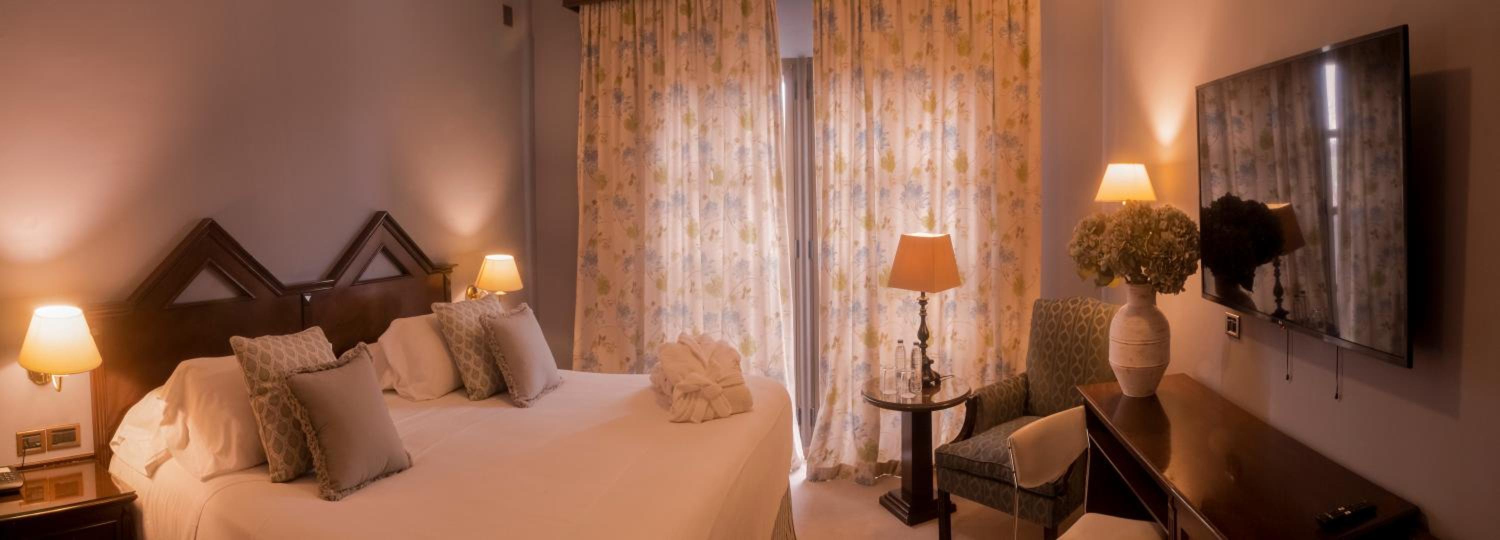 Standard Room (2 Adults + 1 Child) - Photo 2