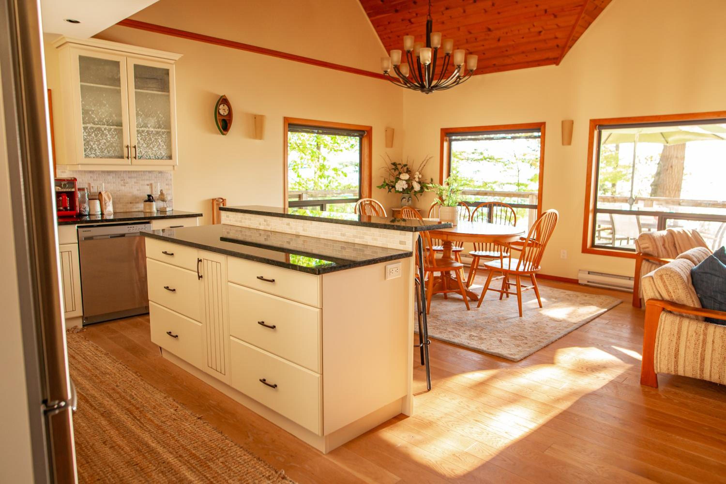 Three-Bedroom House photo 3
