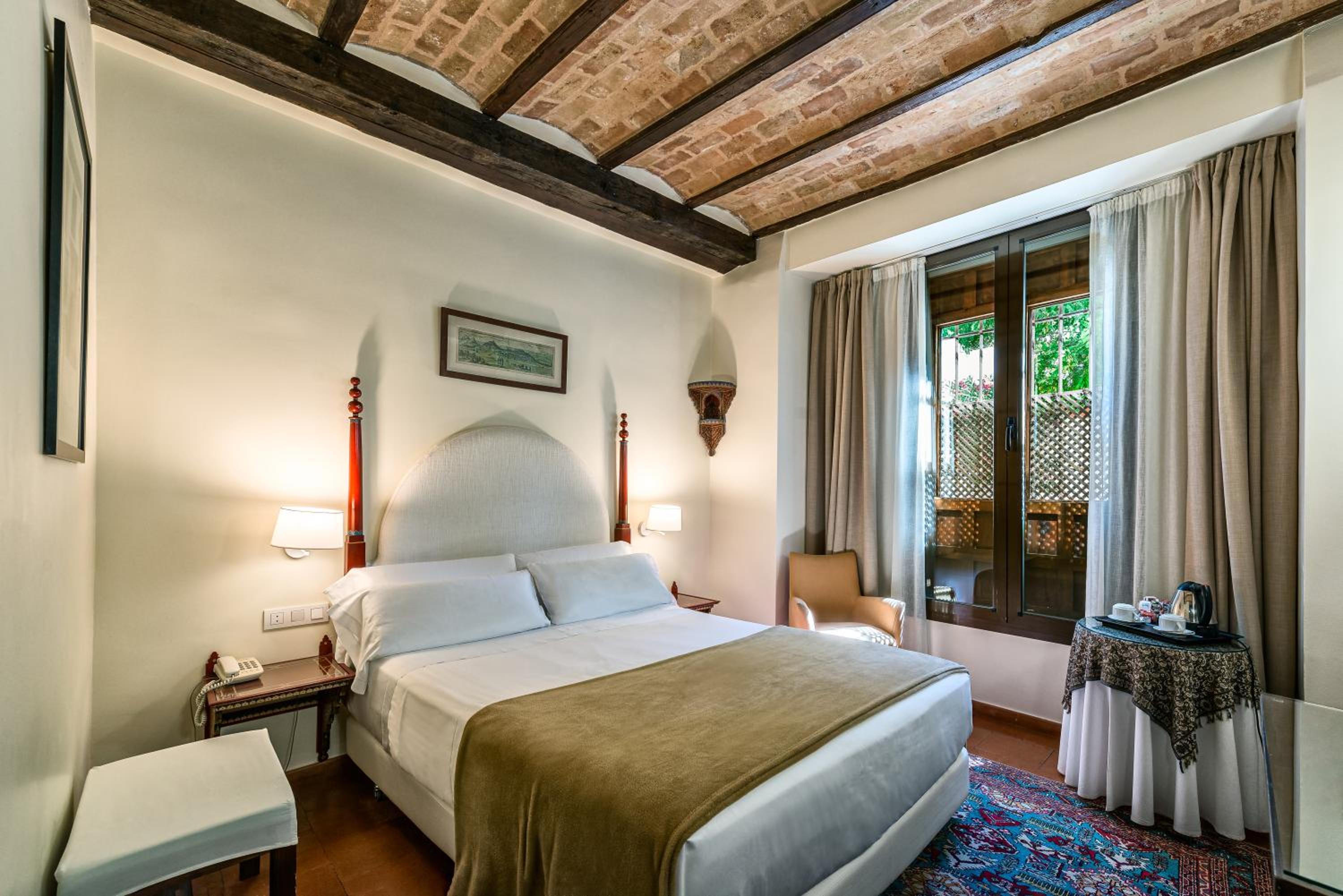Standard Double Room - Photo 4