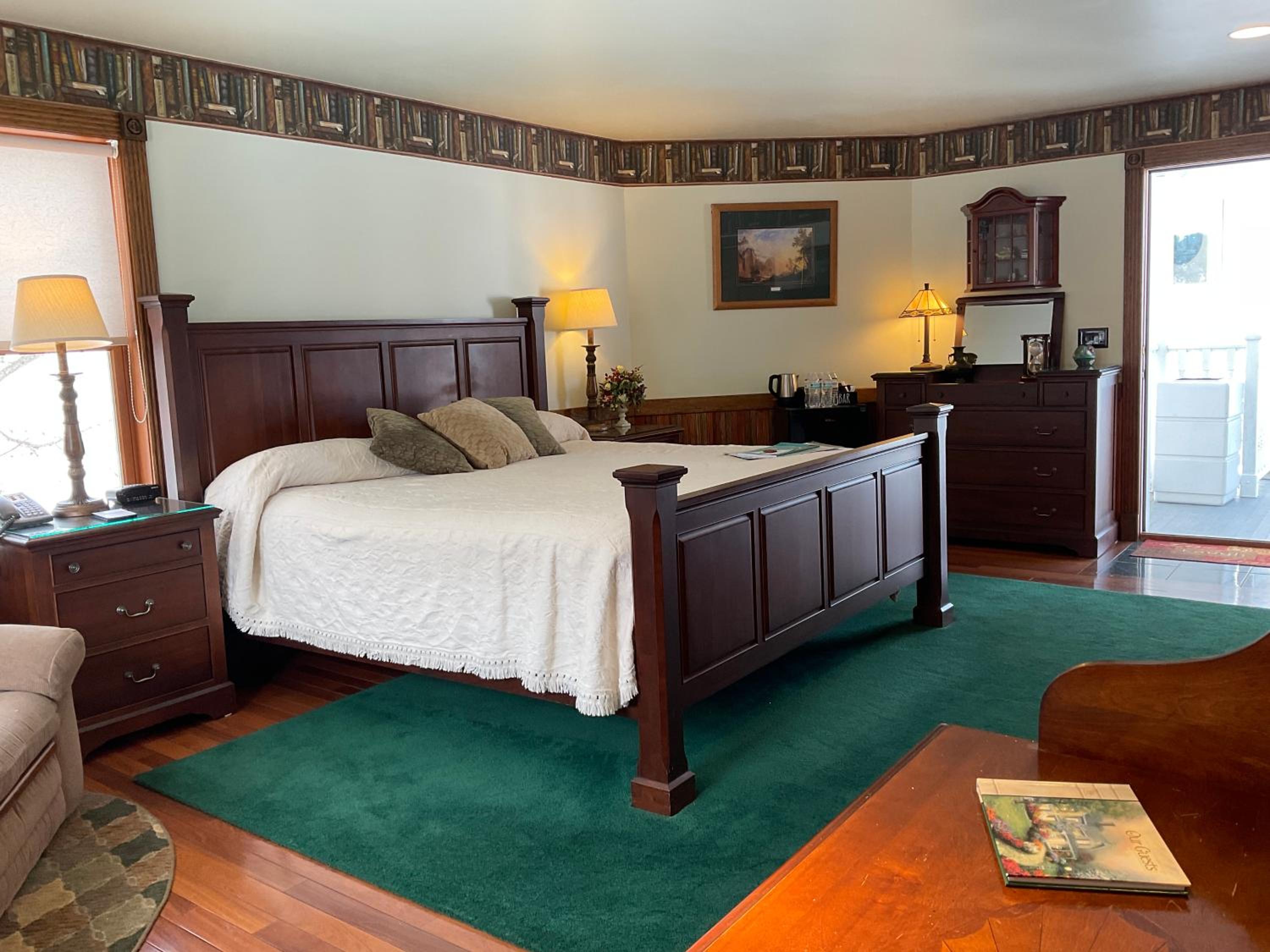 Deluxe King Room - Photo 1