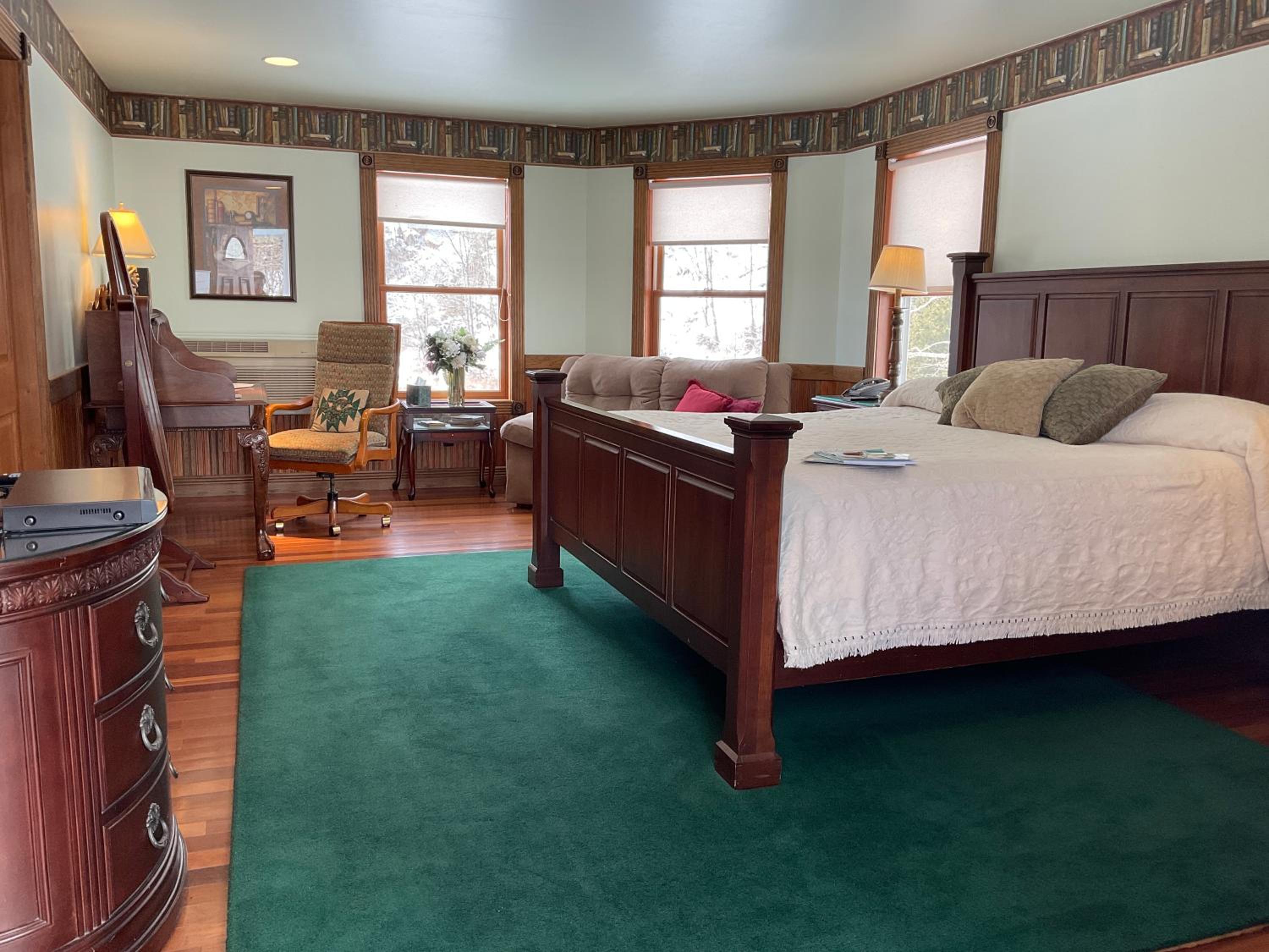 Deluxe King Room - Photo 4