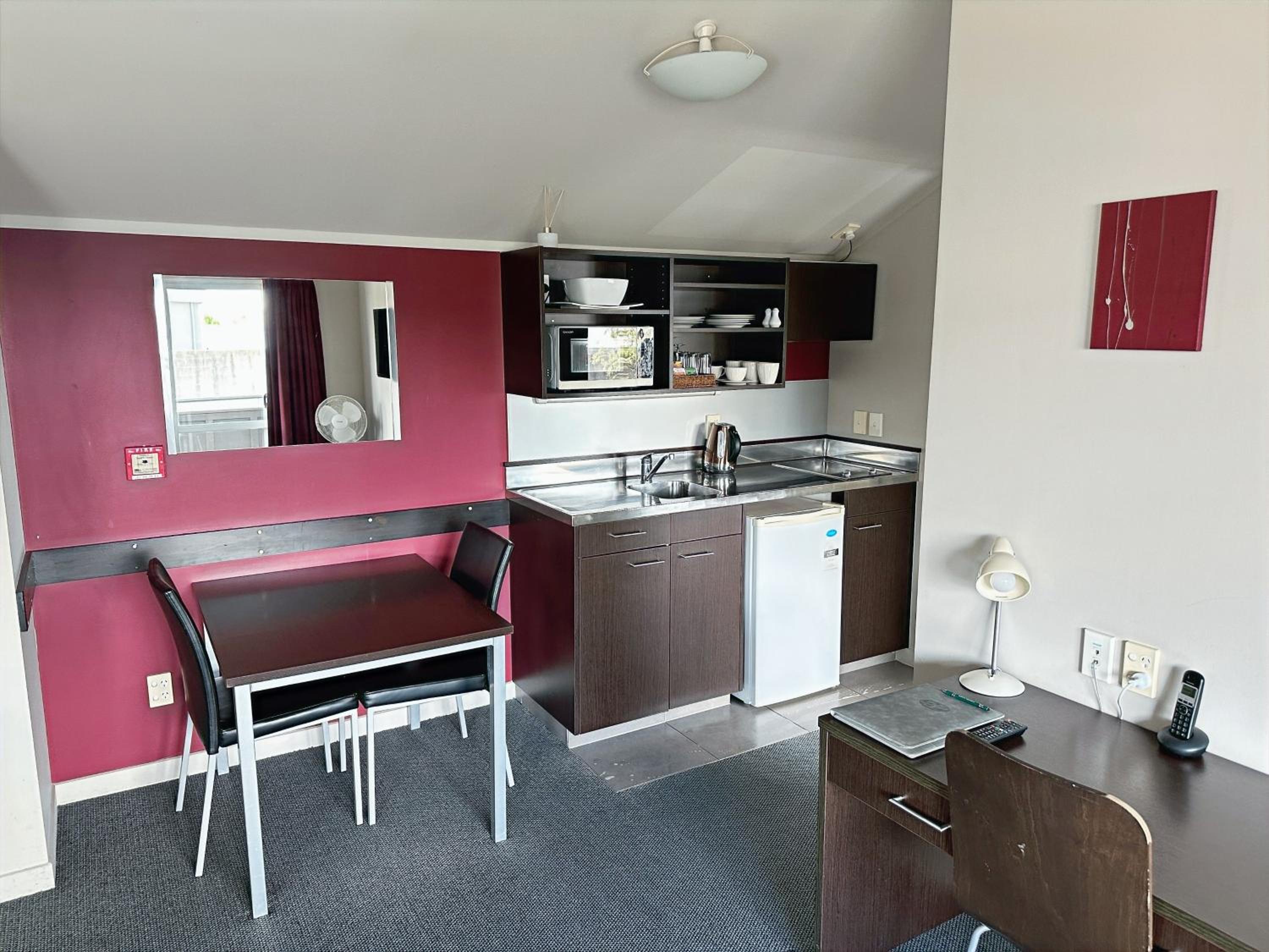 One-Bedroom Apartment - Photo 2