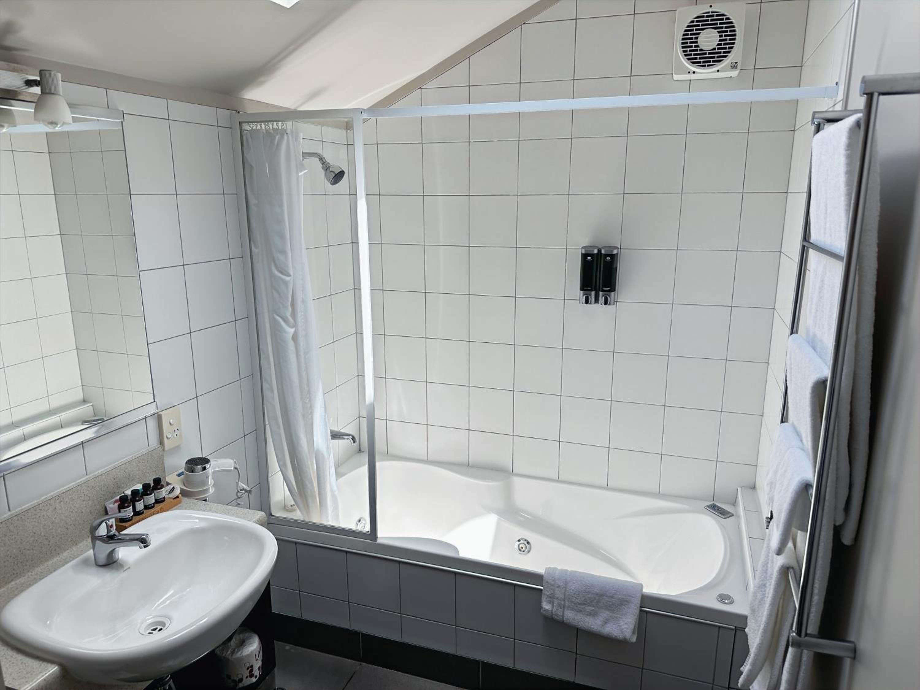 One-Bedroom Apartment - Photo 6