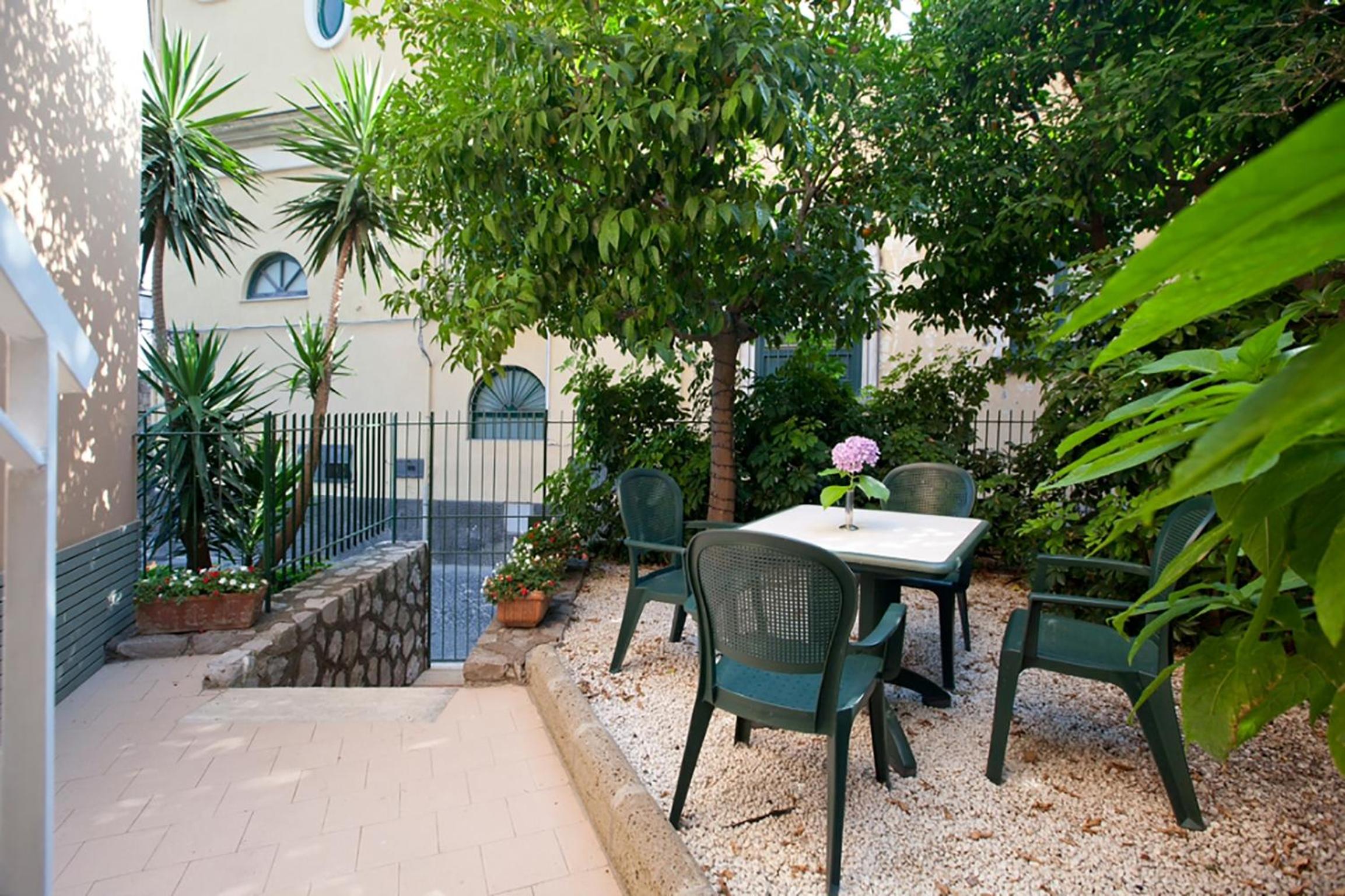 Quadruple Room with Private Garden  photo 3
