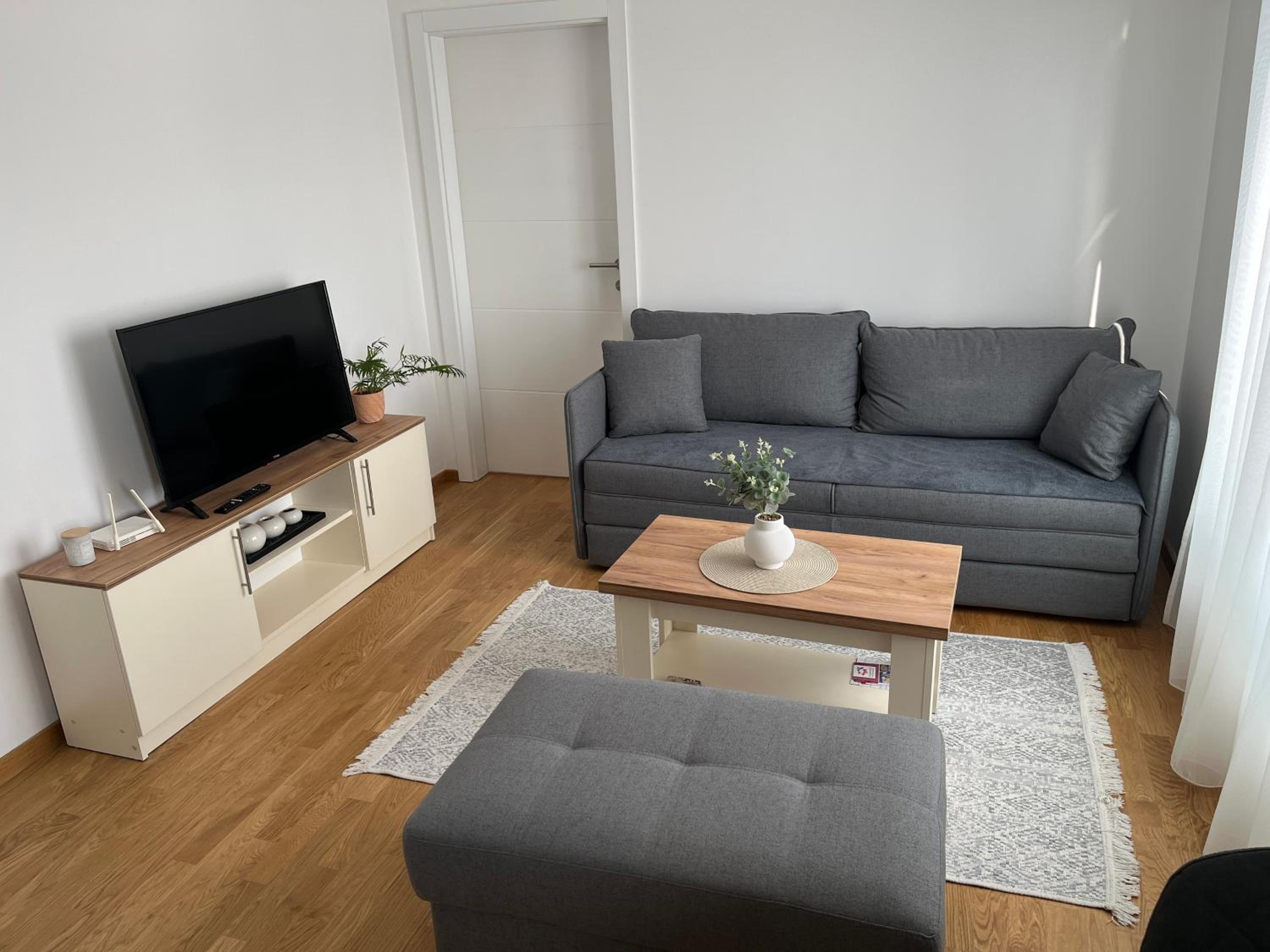 One-Bedroom Apartment photo 1