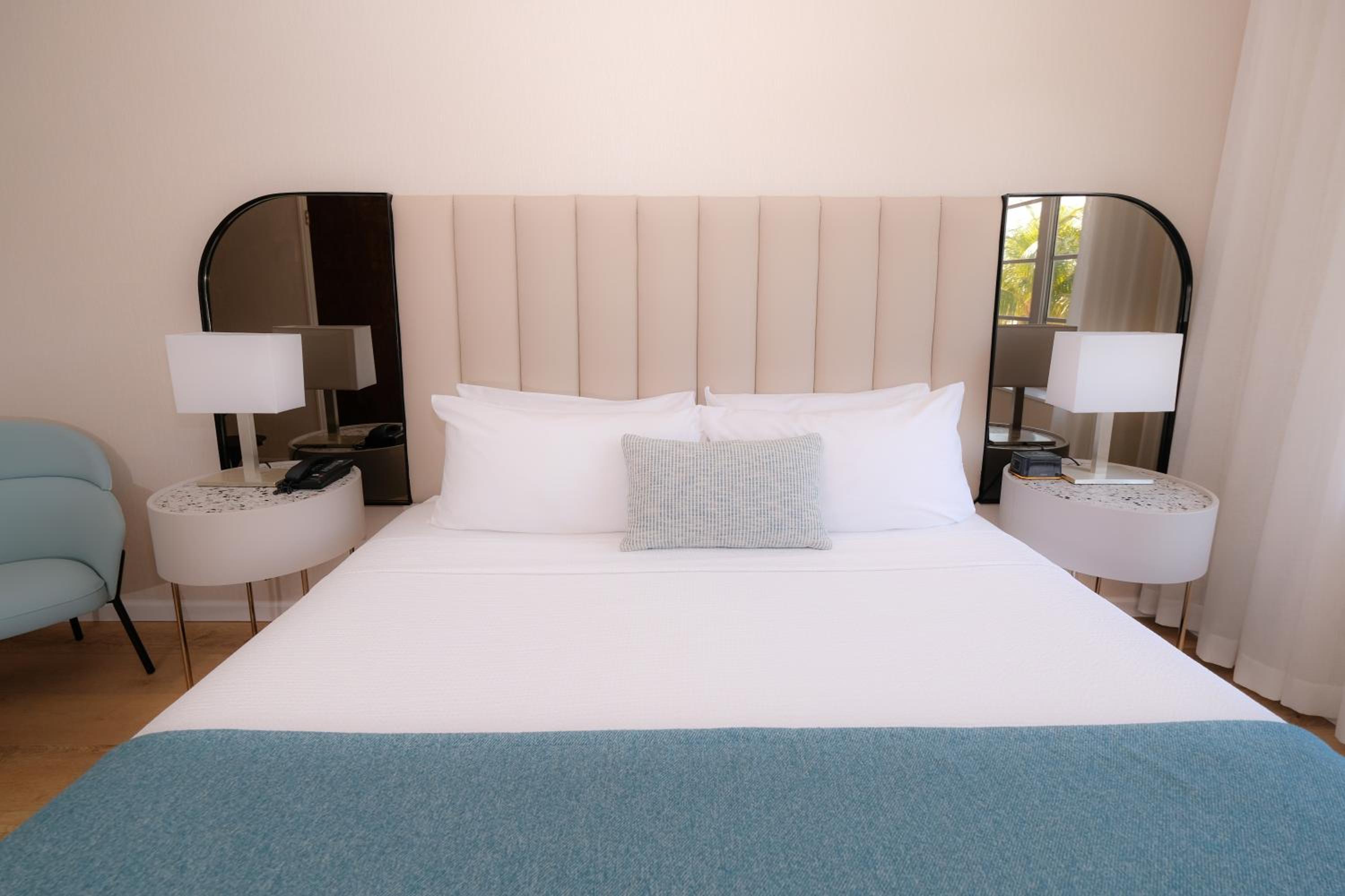 Ocean Front King Room - Photo 8