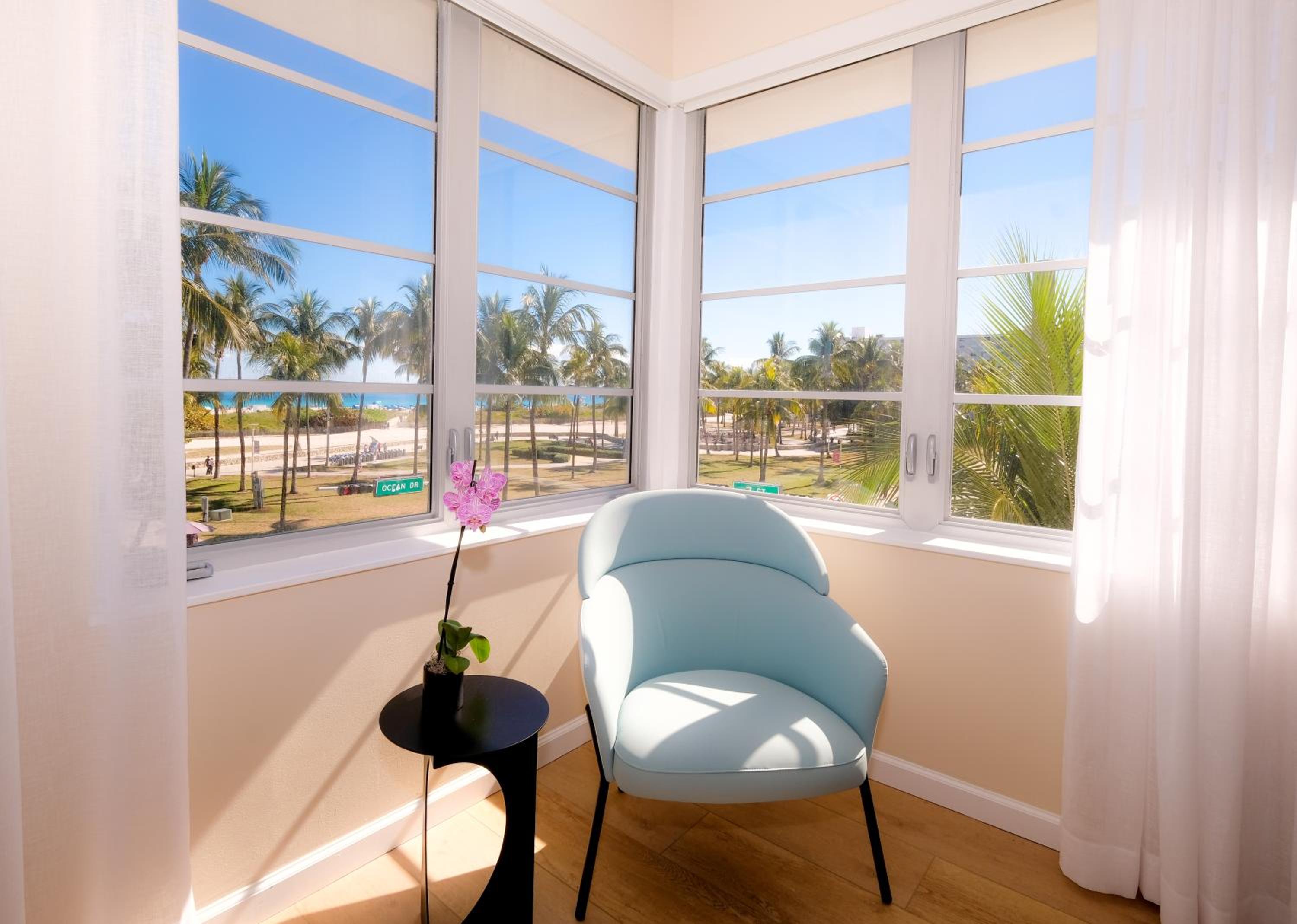 Ocean Front Corner King - Photo 2