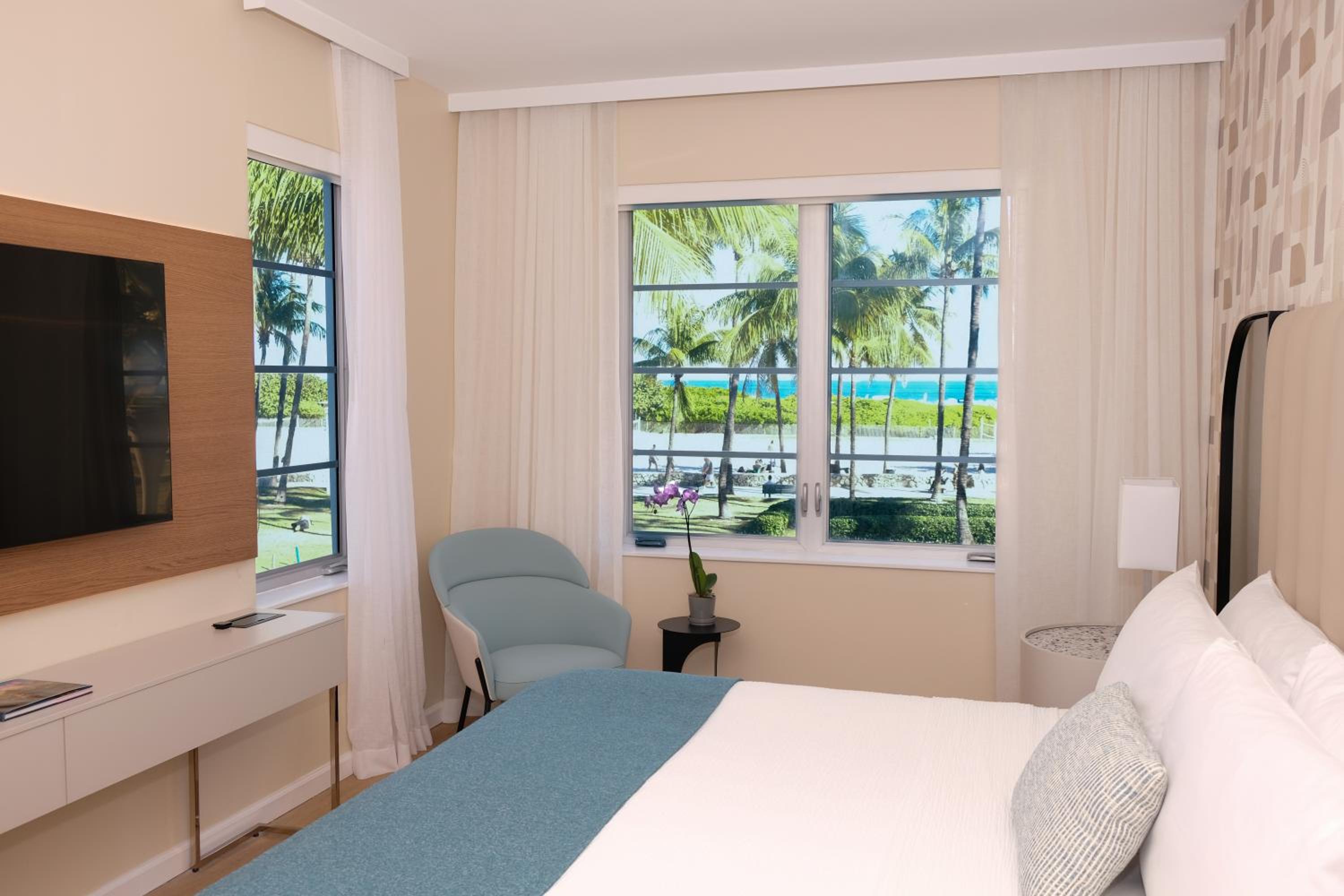 Ocean Front King Room - Photo 6