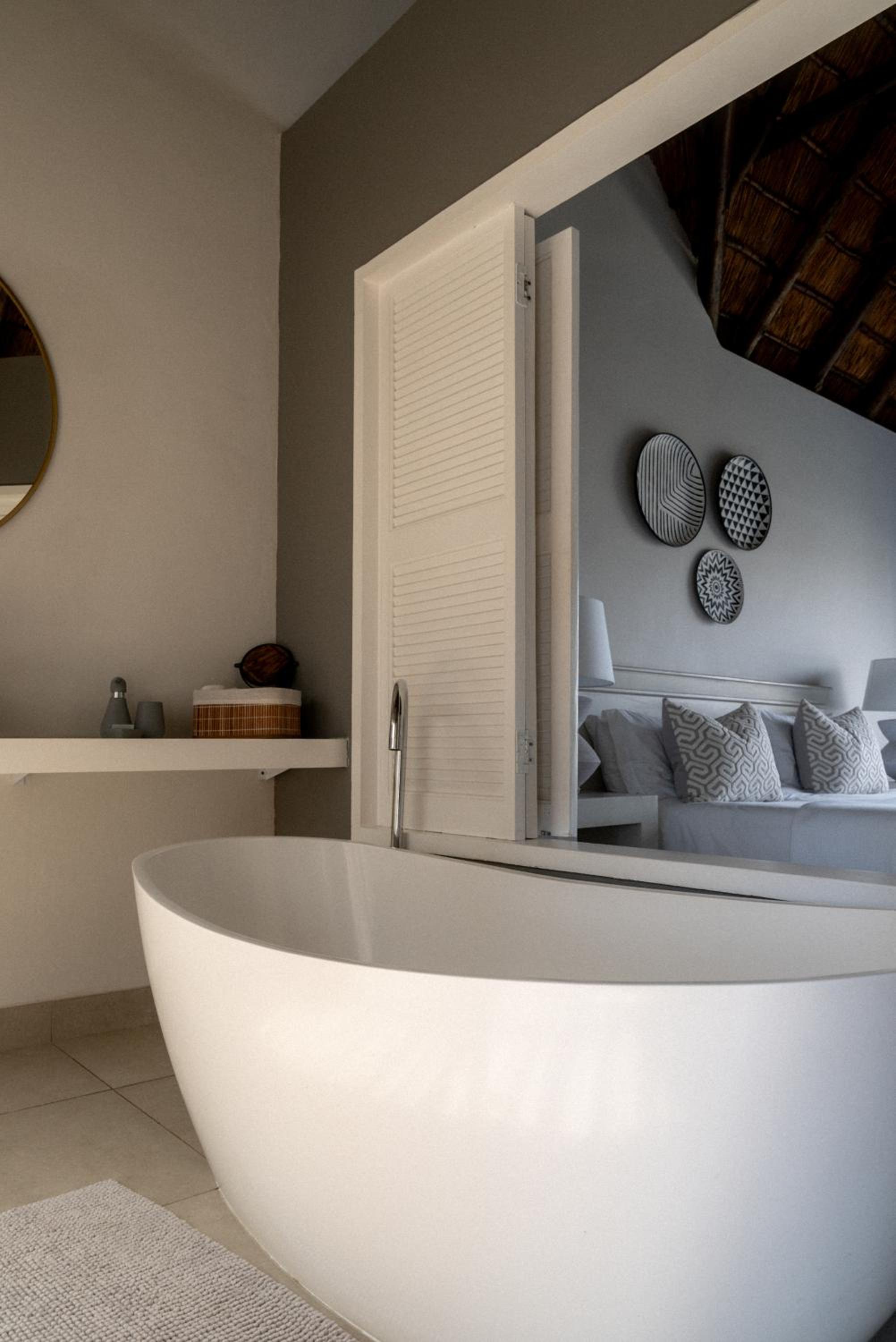 Double or Twin Room with Canal View photo 3