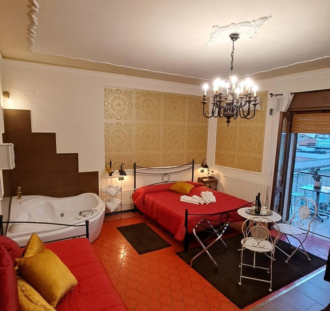Deluxe Suite with Spa Bath photo 2