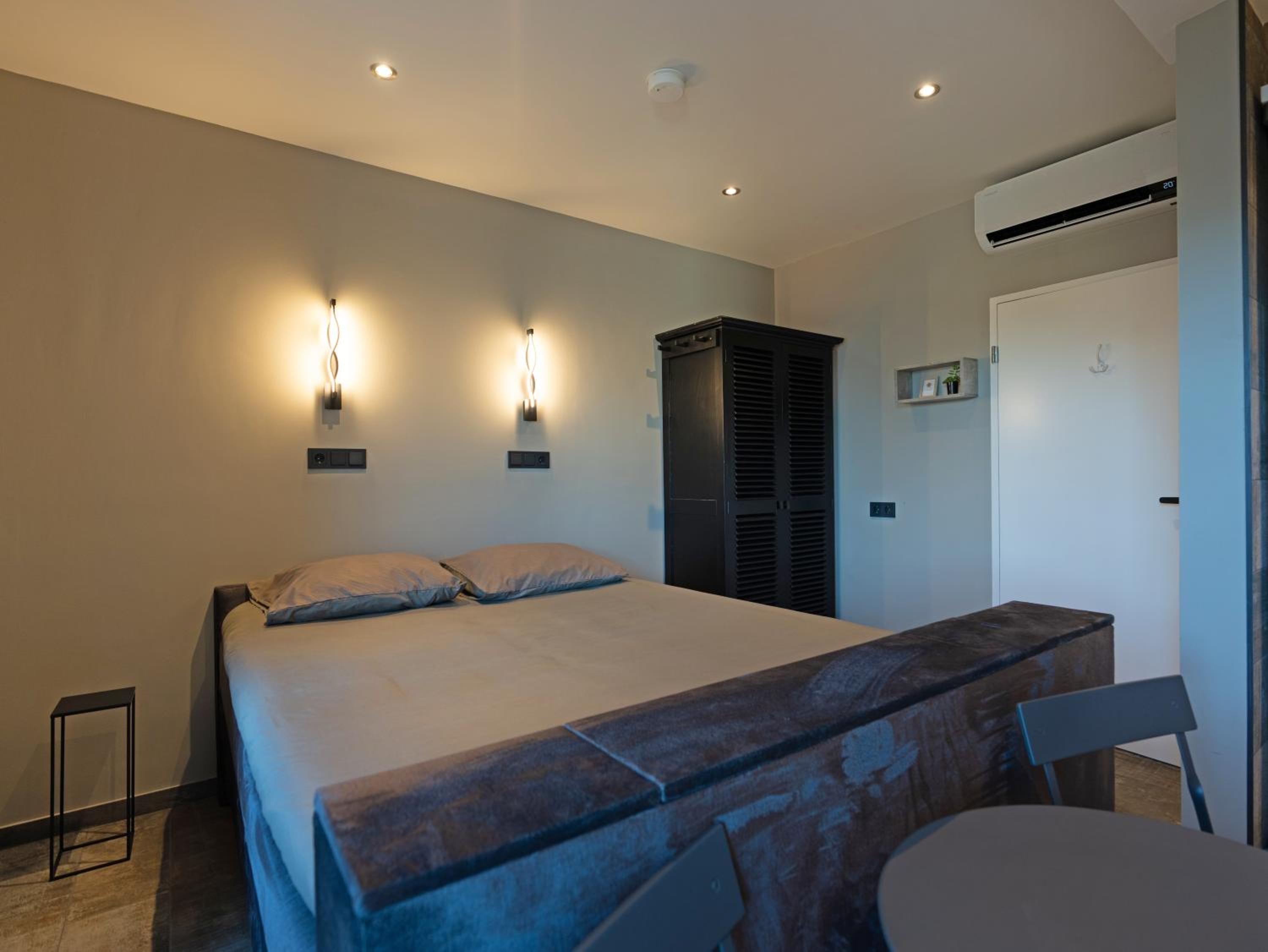 Deluxe Double Room with Bath photo 2