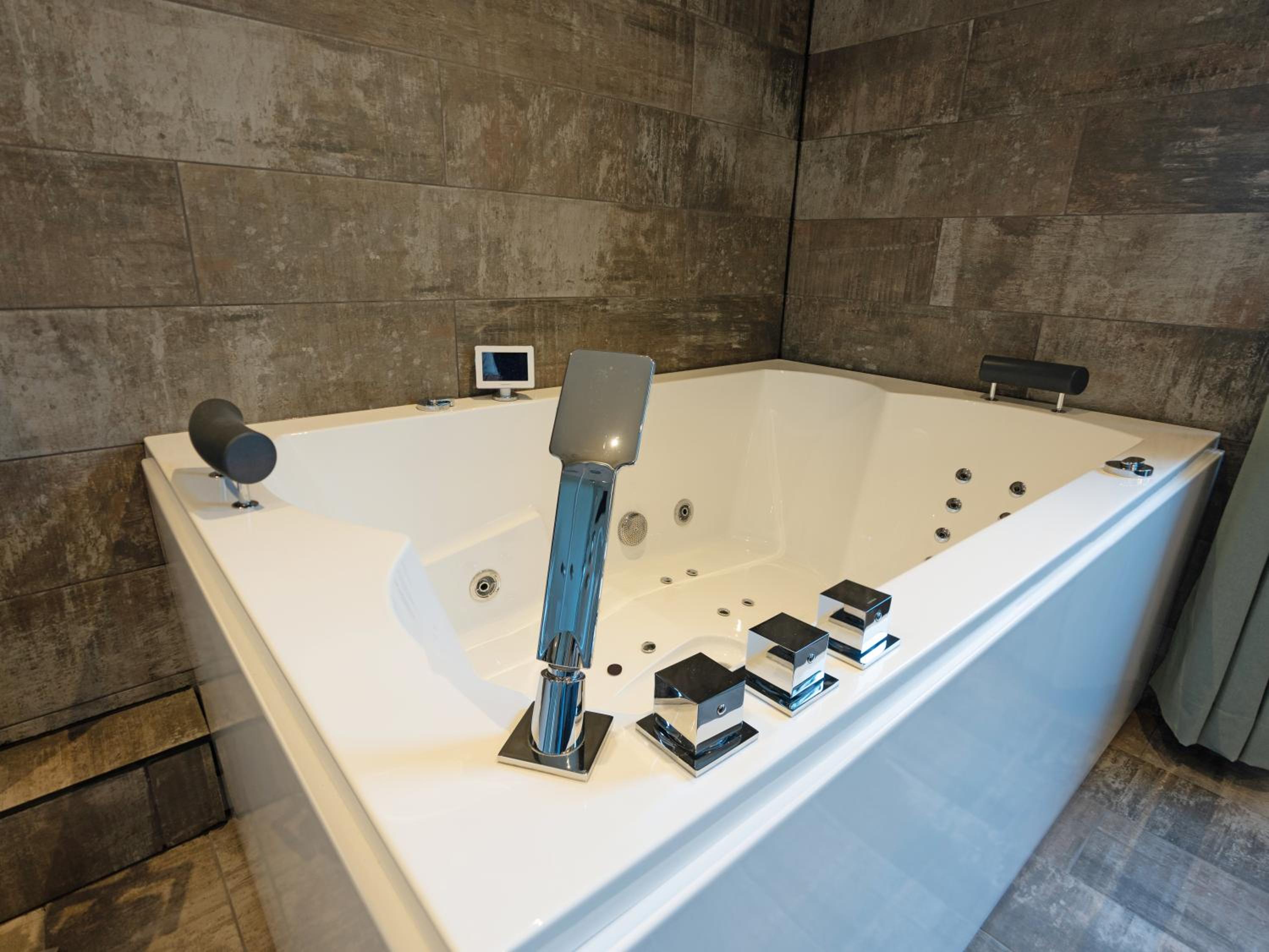 Deluxe Double Room with Bath photo 3