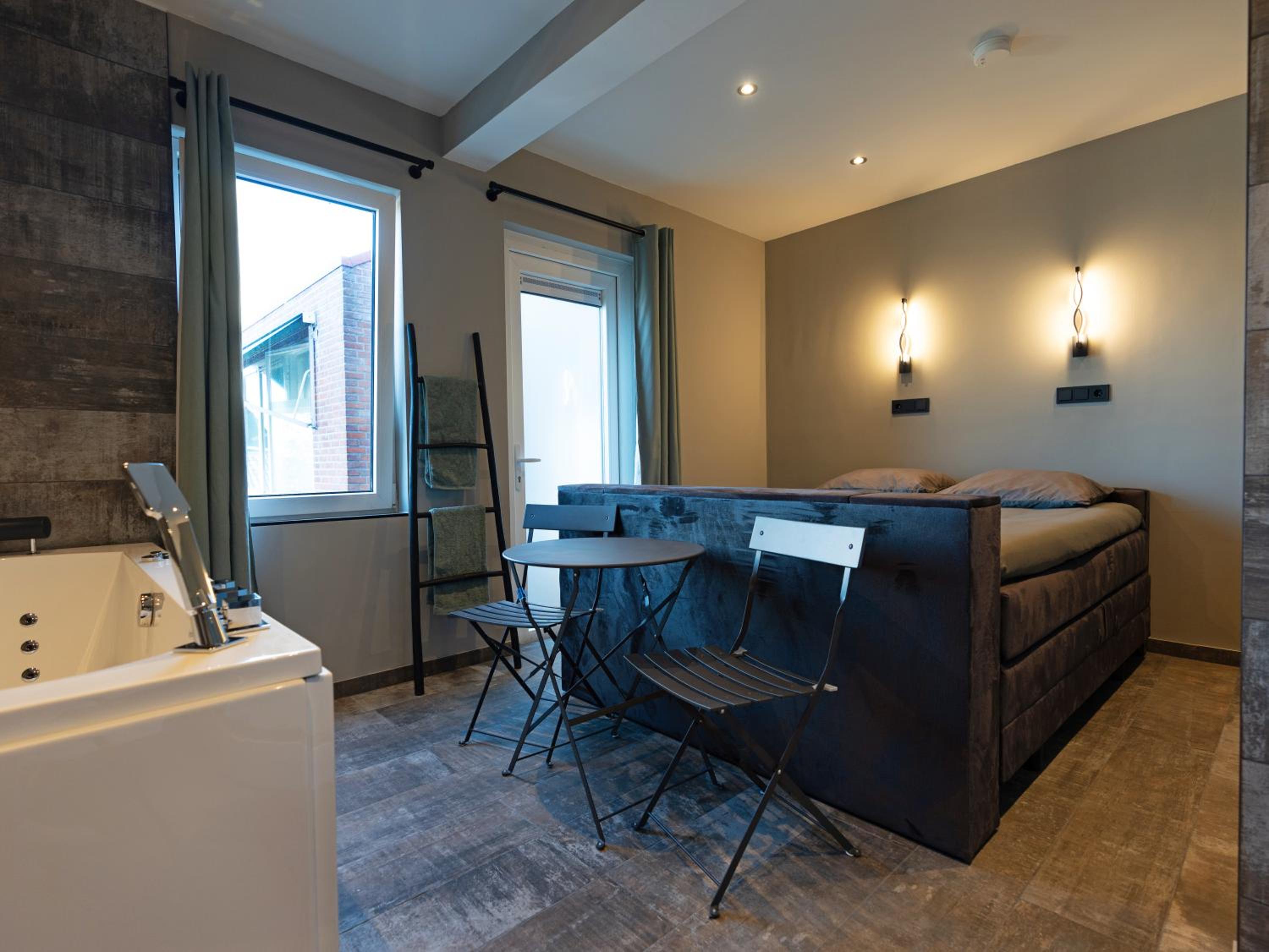 Deluxe Double Room with Bath photo 1