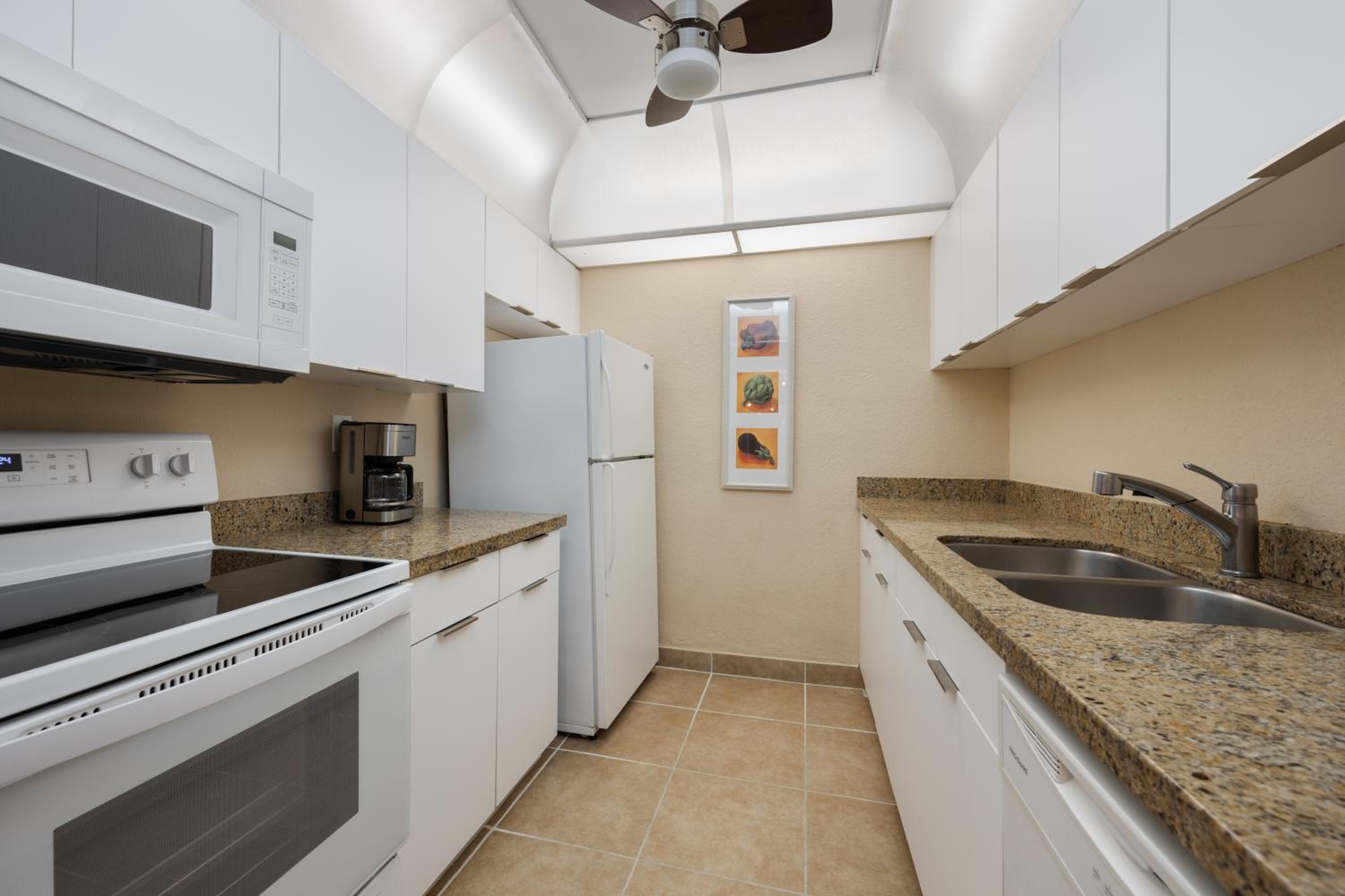 One-Bedroom Apartment - Photo 2