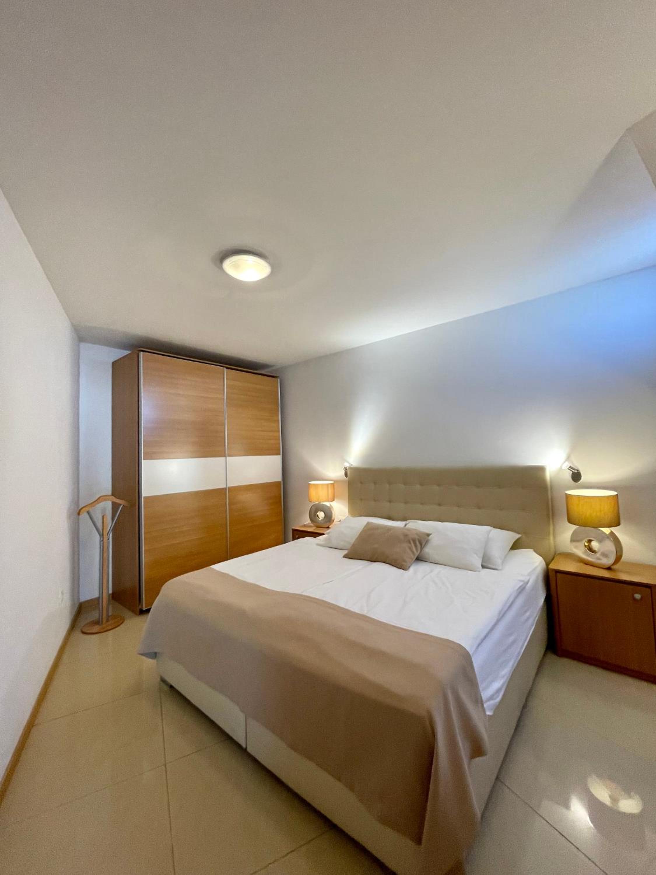 One-Bedroom Apartment with Balcony and Lake Veiw