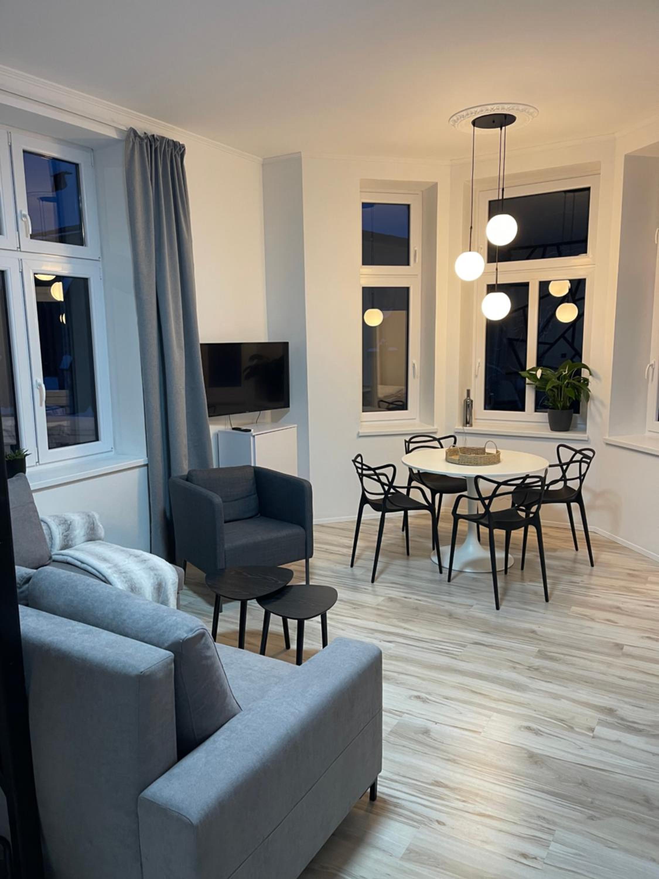 One-Bedroom Apartment photo 1