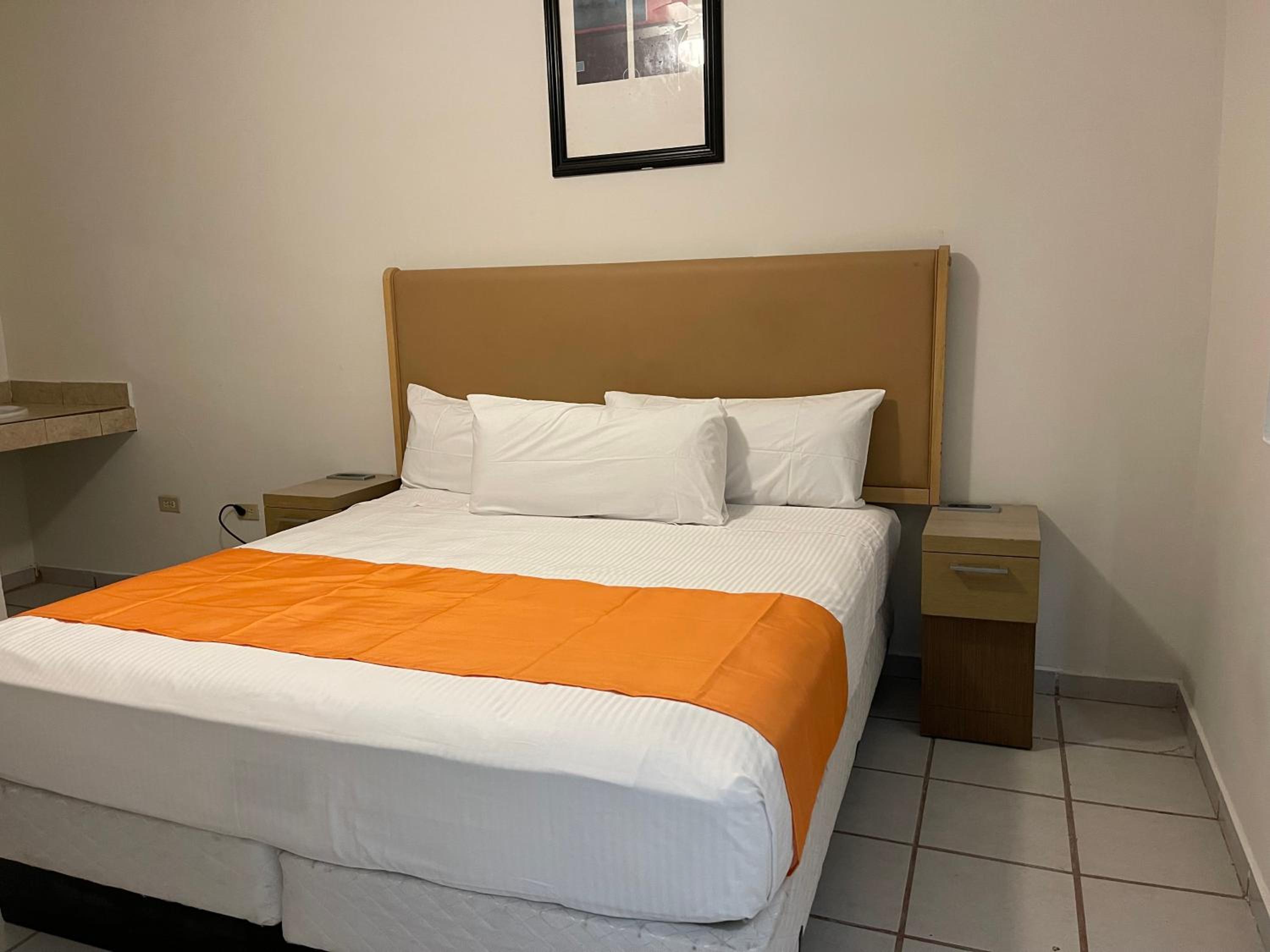 Standard Queen Room photo 3