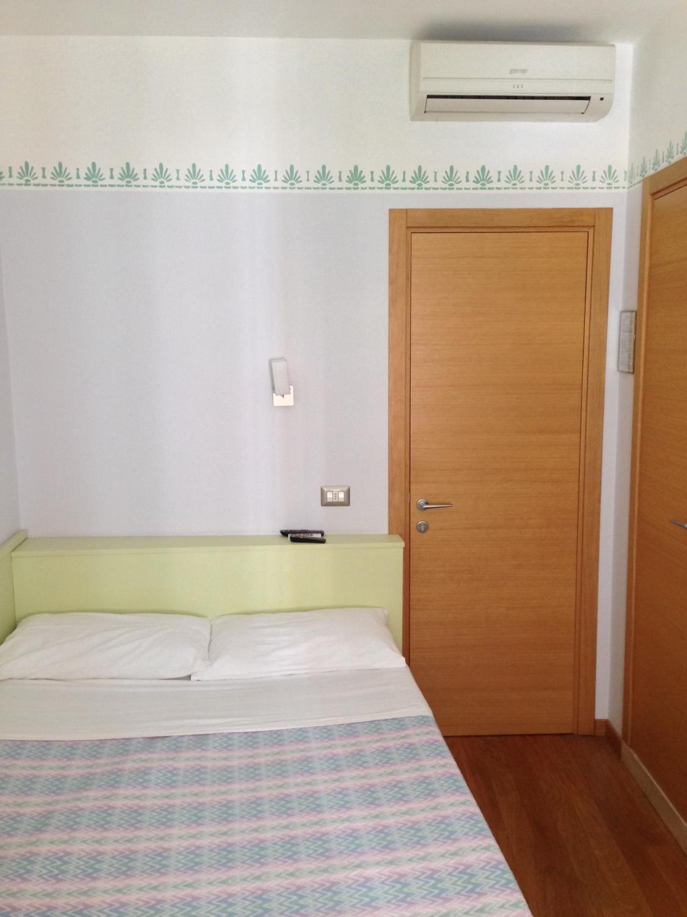 Economy Double Room photo 3